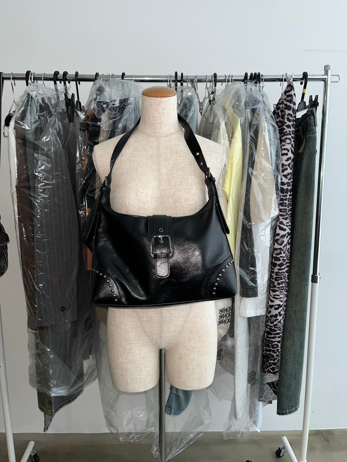 スタッズ付き2WAYバッグ