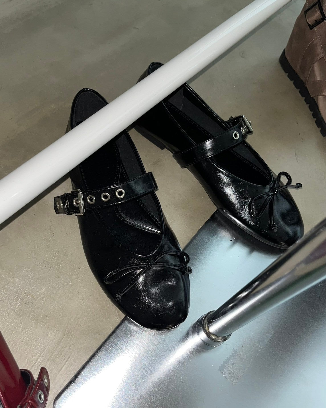 リボン付きバレエシューズ