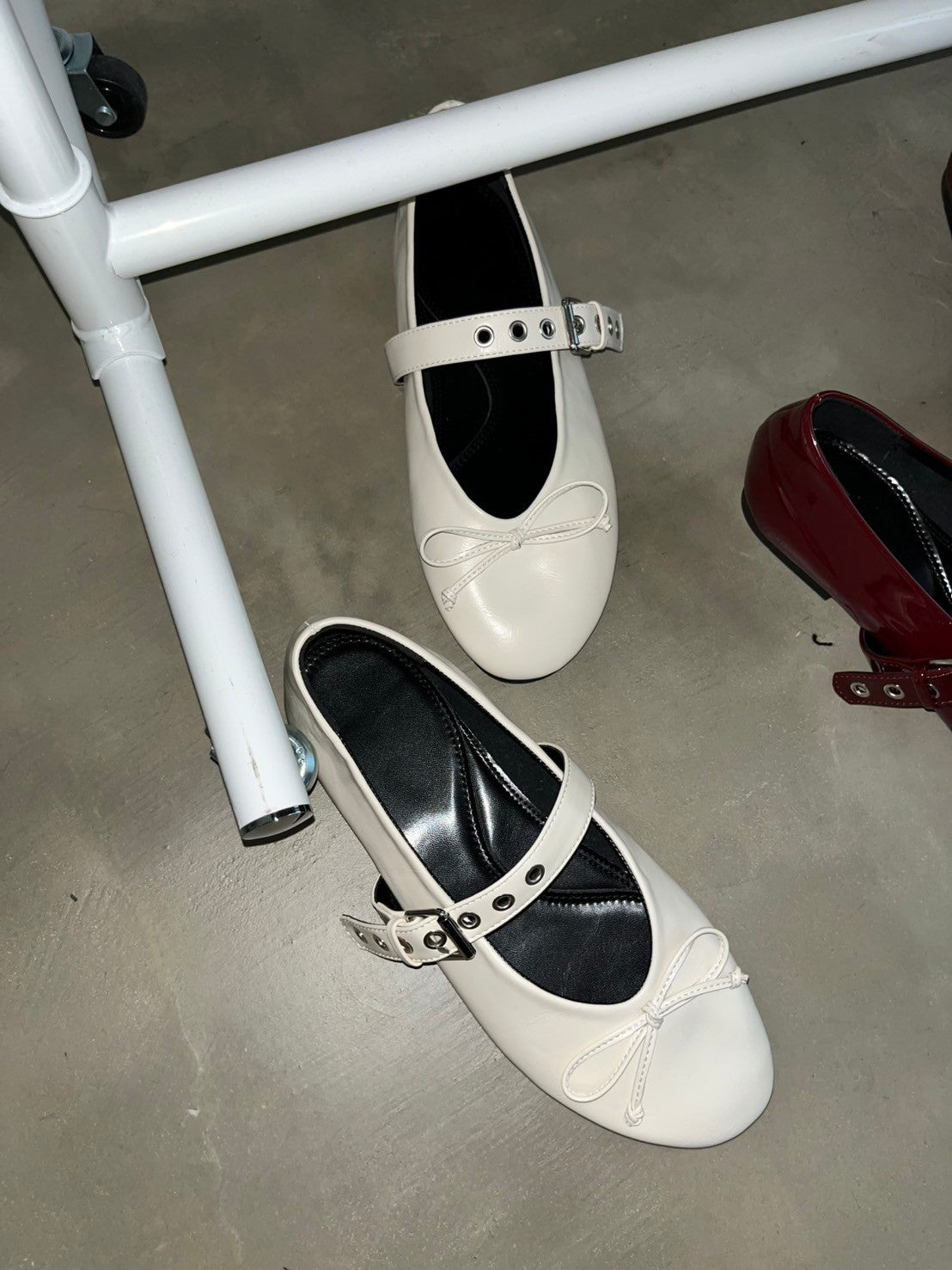 リボン付きバレエシューズ