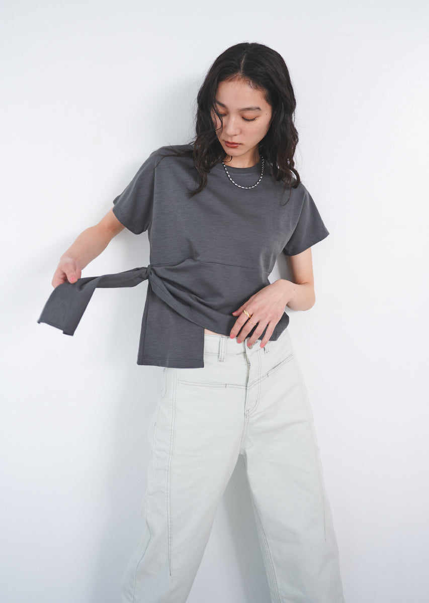 ツイストデザインTシャツ