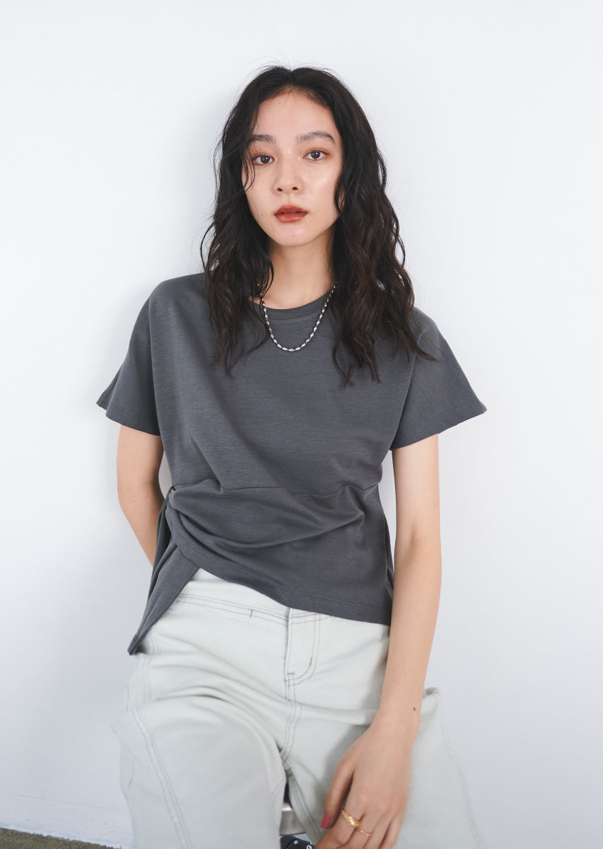 ツイストデザインTシャツ