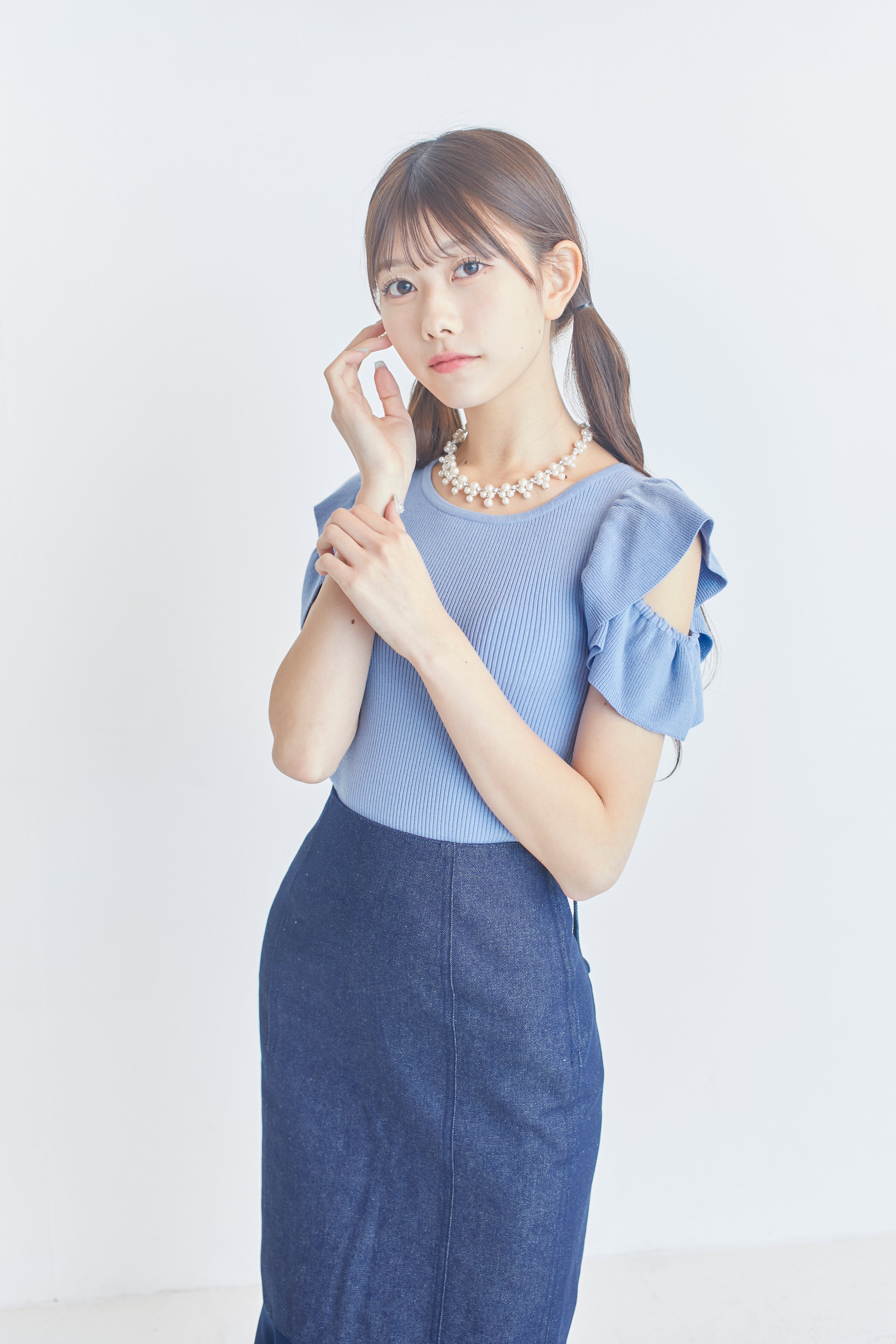 オープンショルダーフレア袖ニット