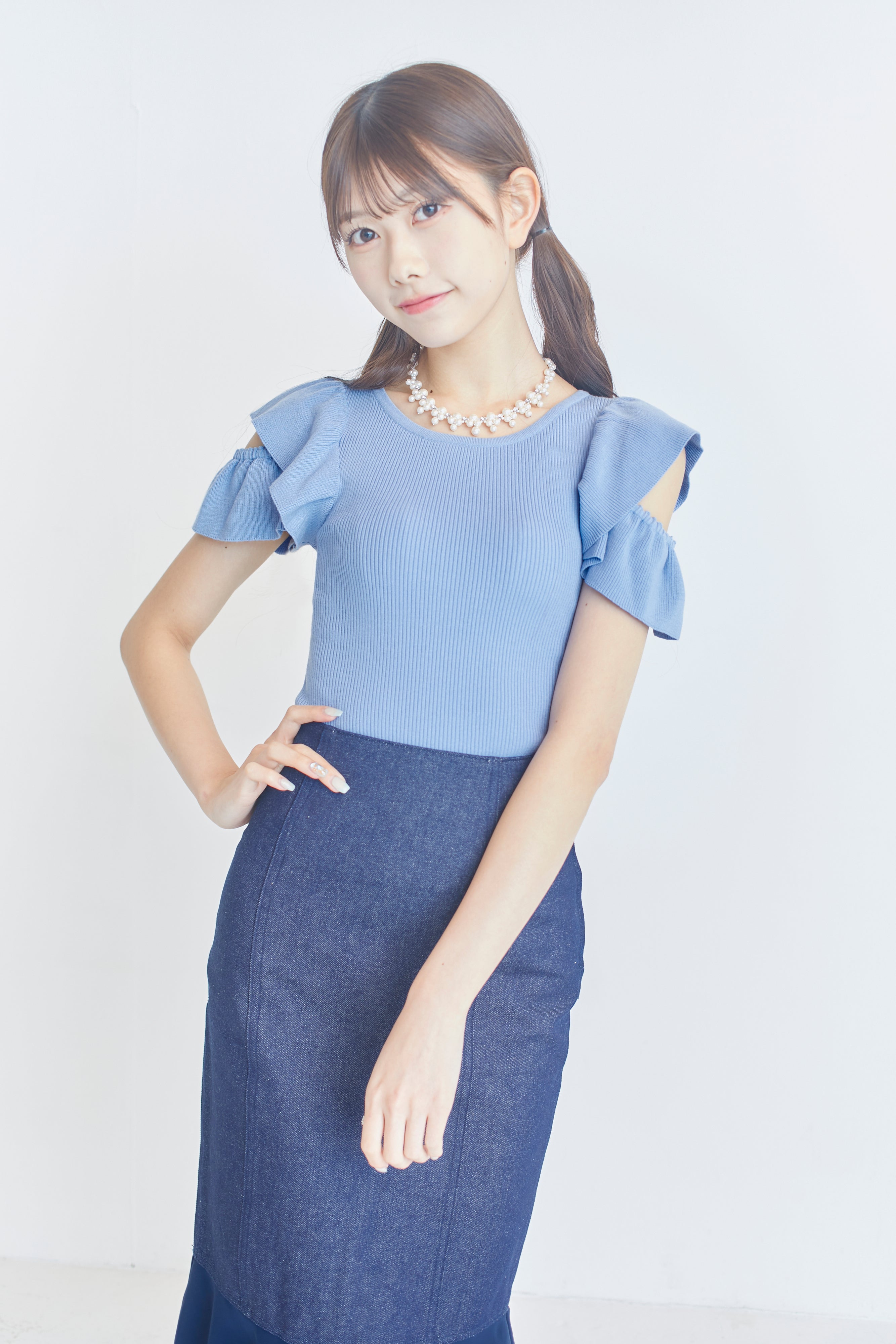 オープンショルダーフレア袖ニット