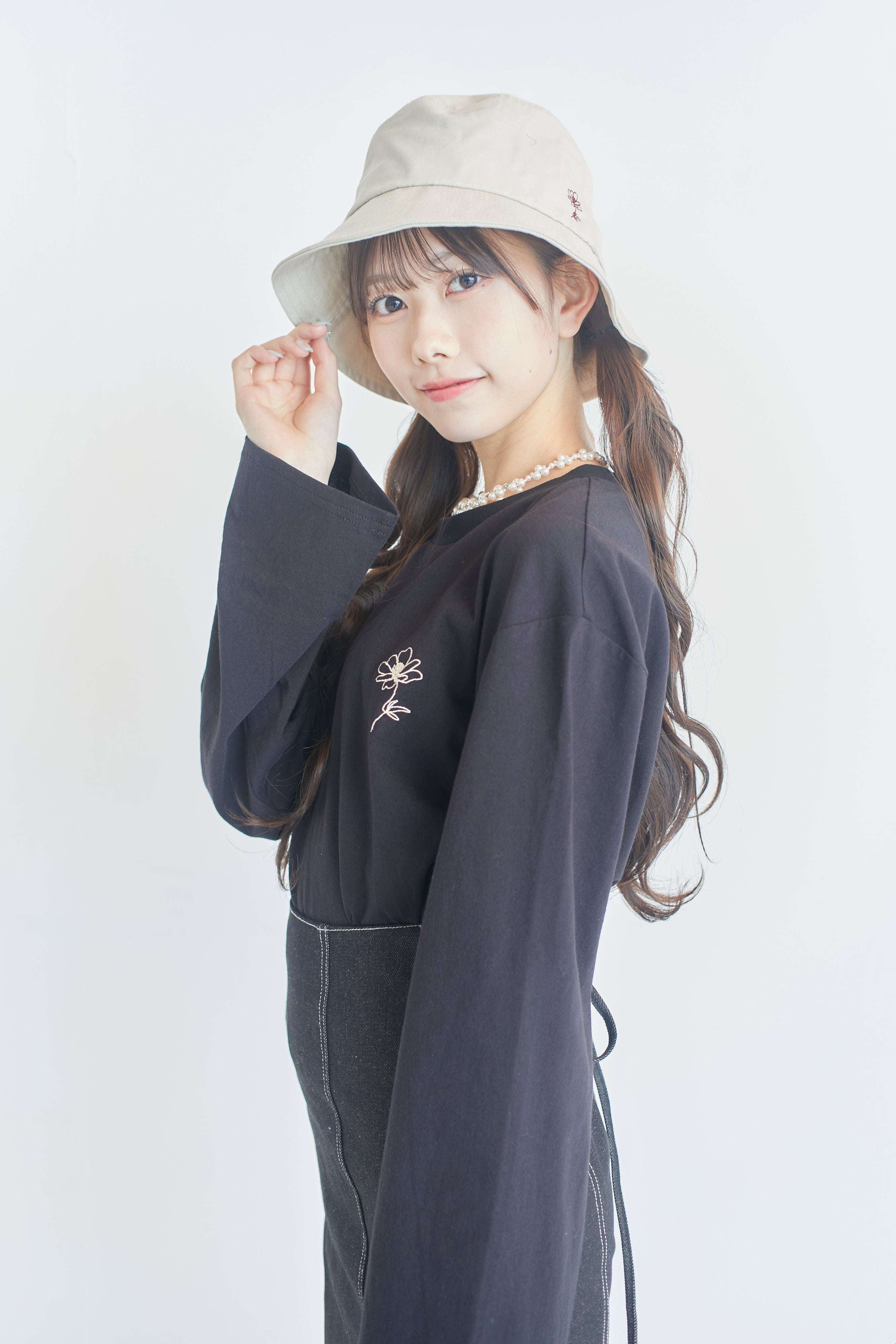 【長袖】チョコレートコスモス刺繍Tシャツ