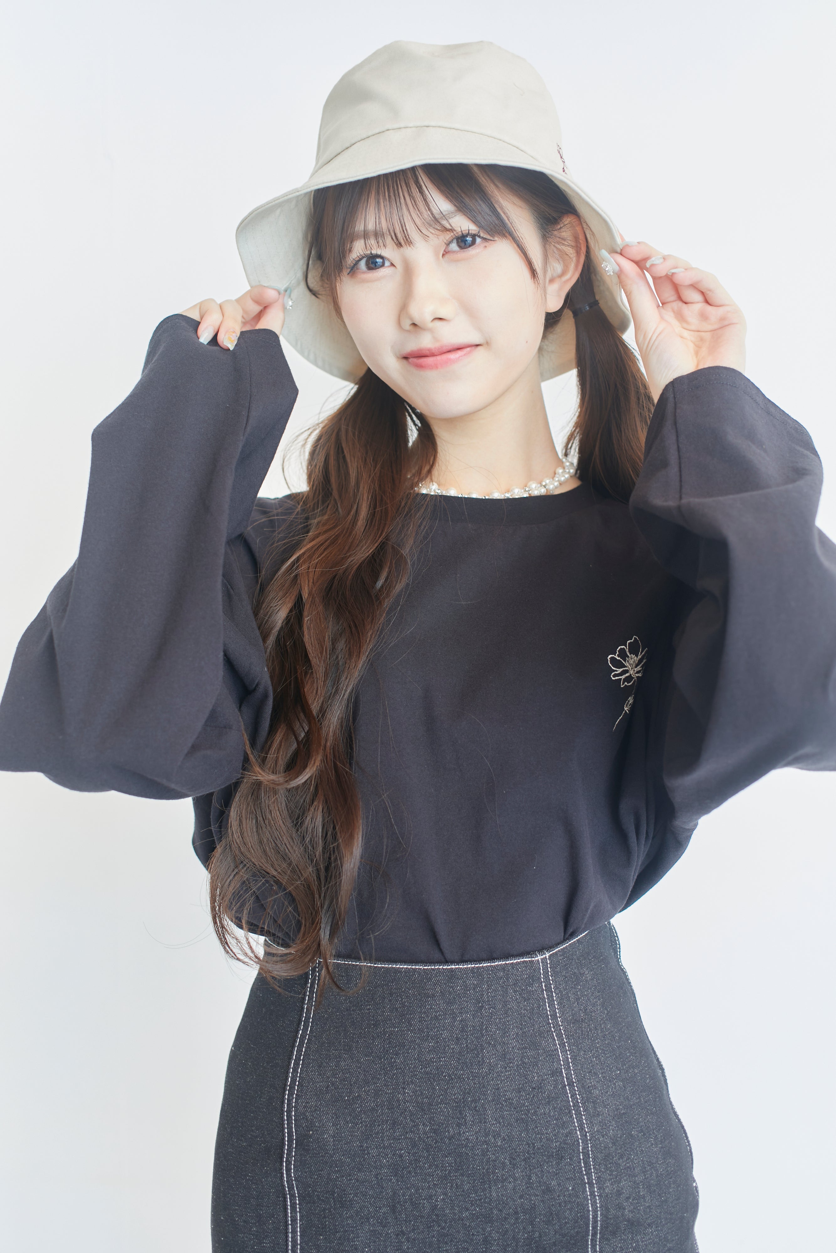 【長袖】チョコレートコスモス刺繍Tシャツ