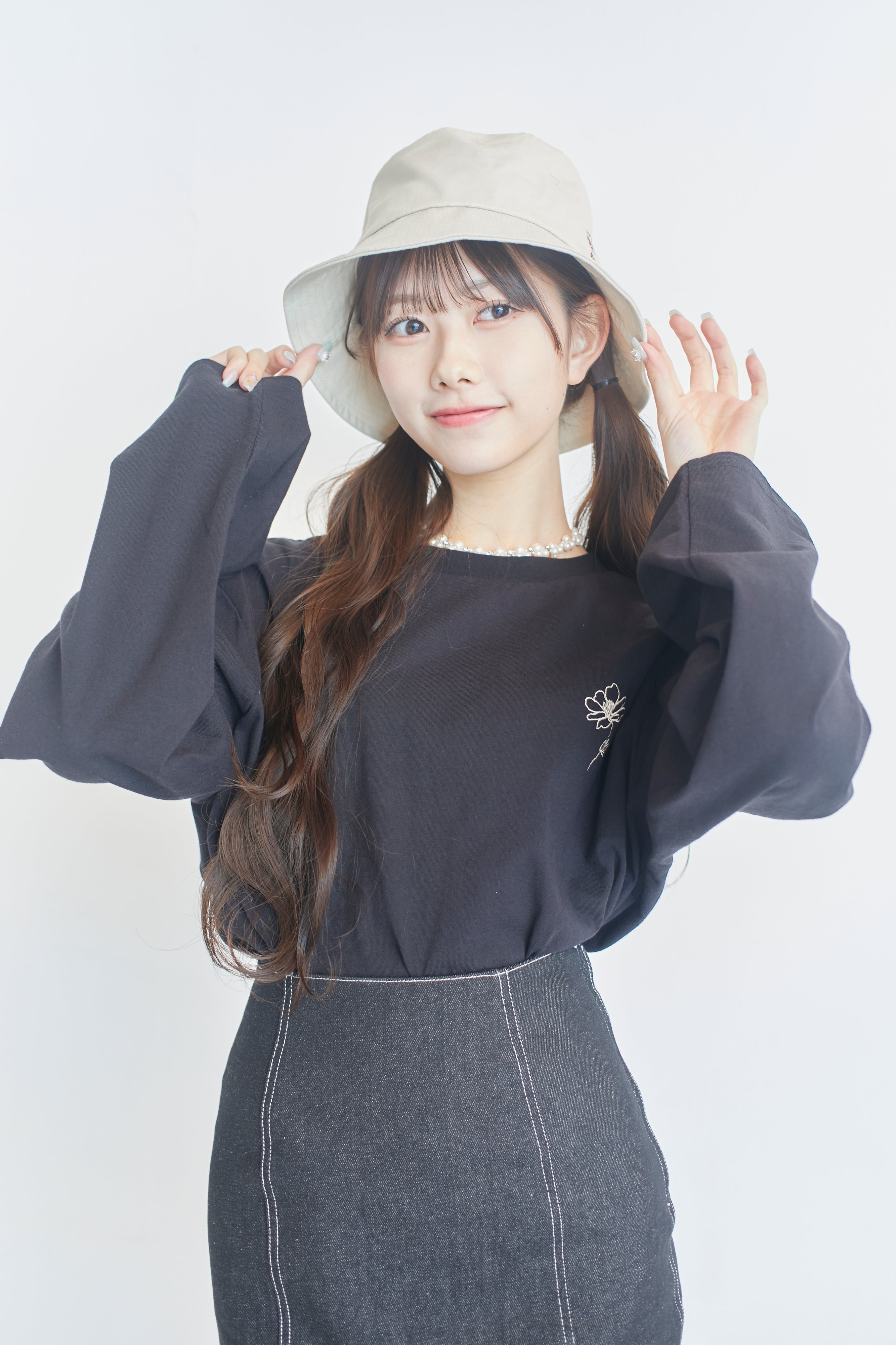 チョコレートコスモス刺繍バケットハット