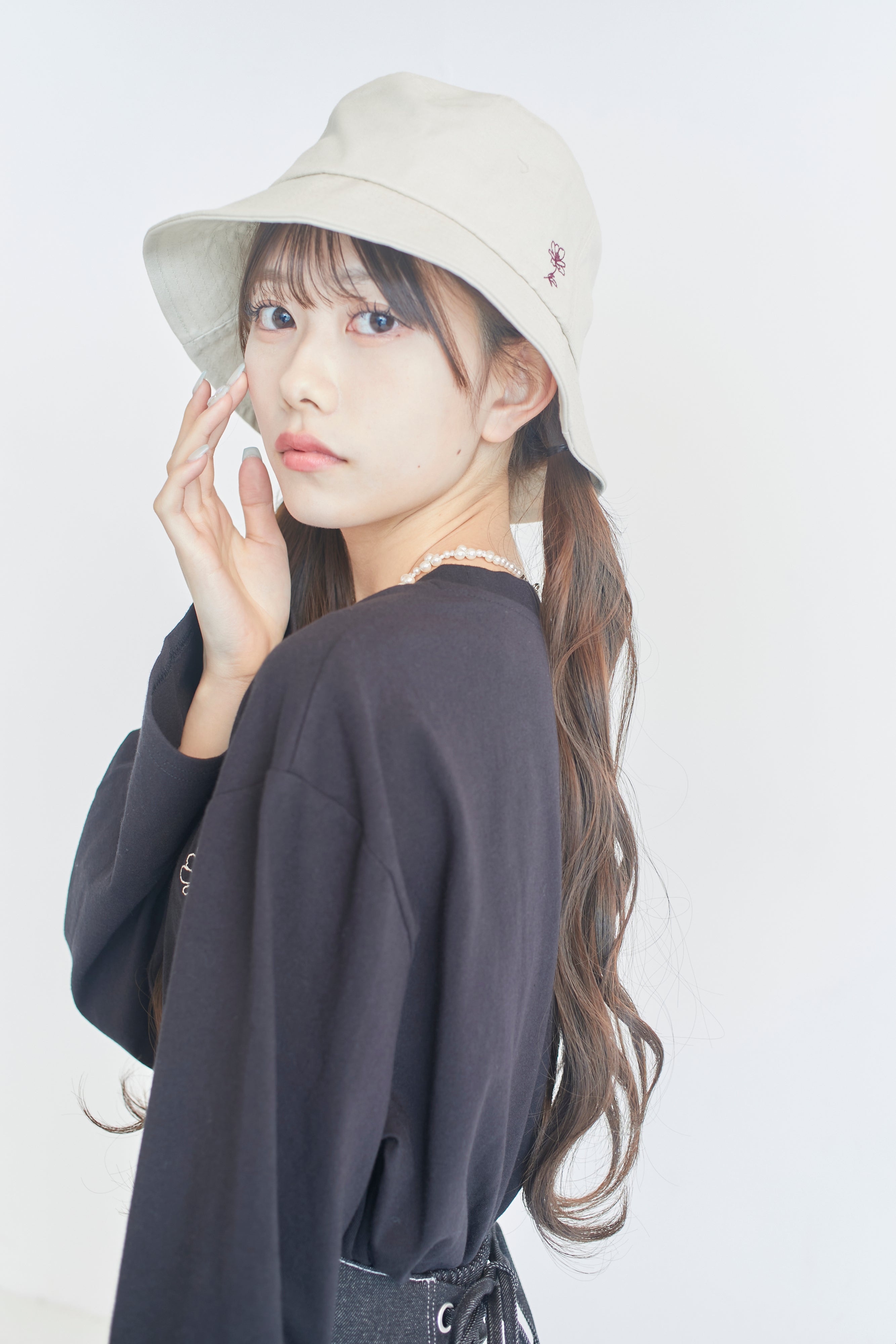 チョコレートコスモス刺繍バケットハット