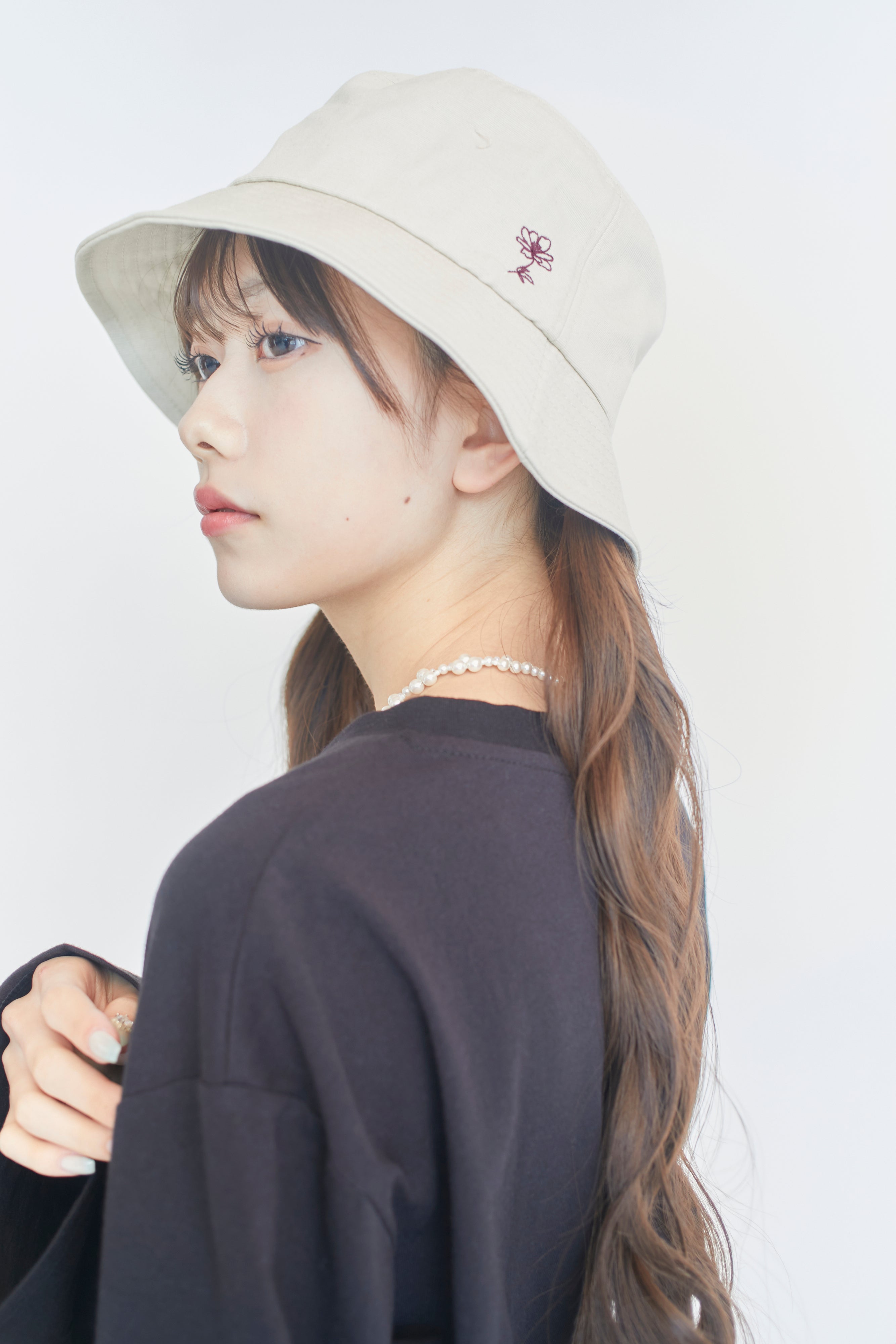 チョコレートコスモス刺繍バケットハット