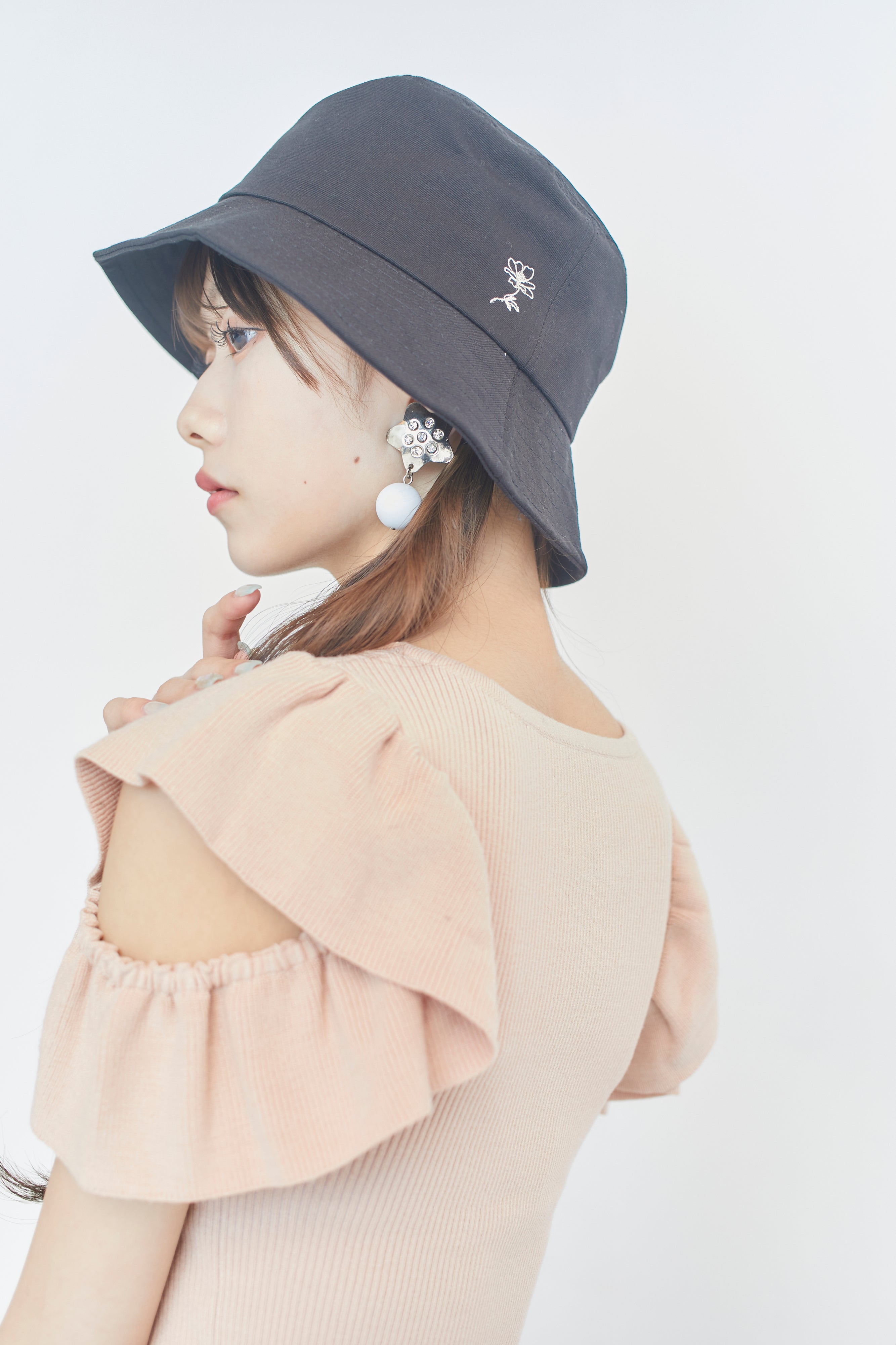 チョコレートコスモス刺繍バケットハット