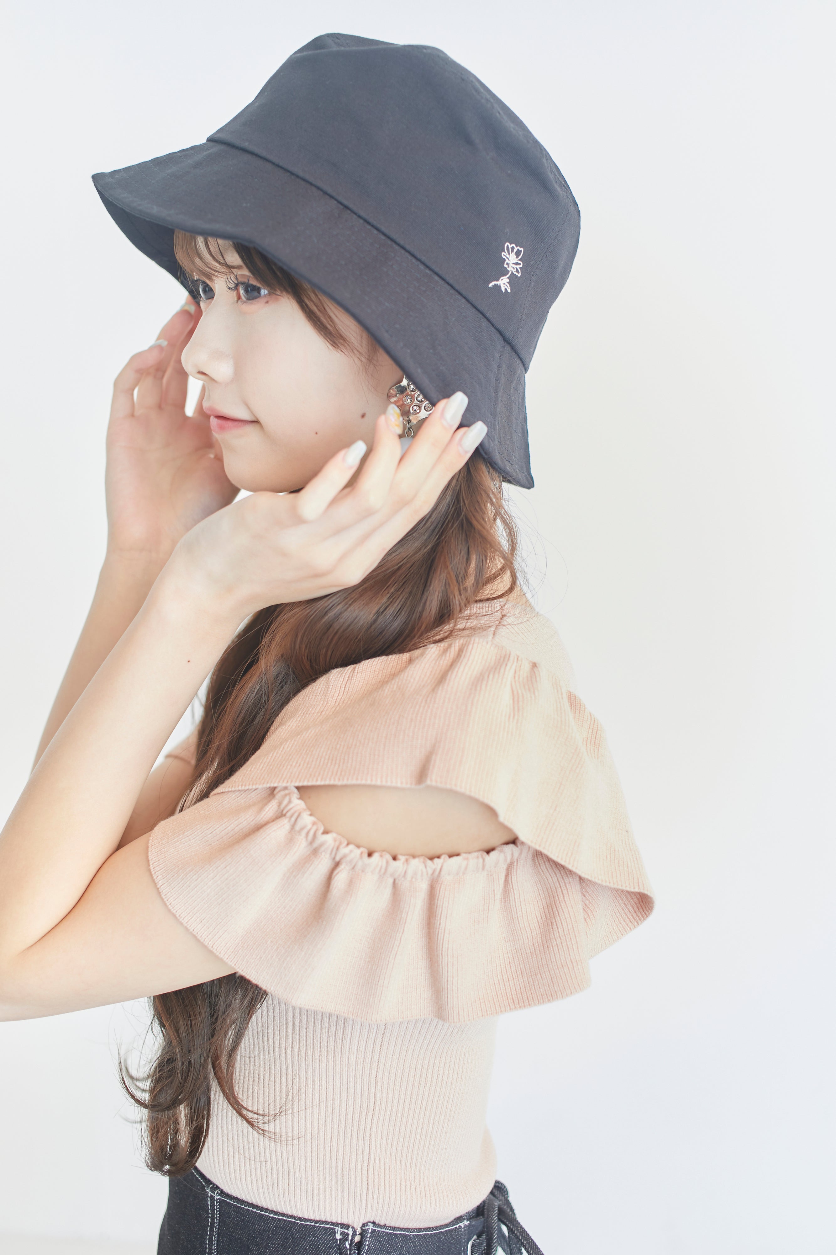 チョコレートコスモス刺繍バケットハット