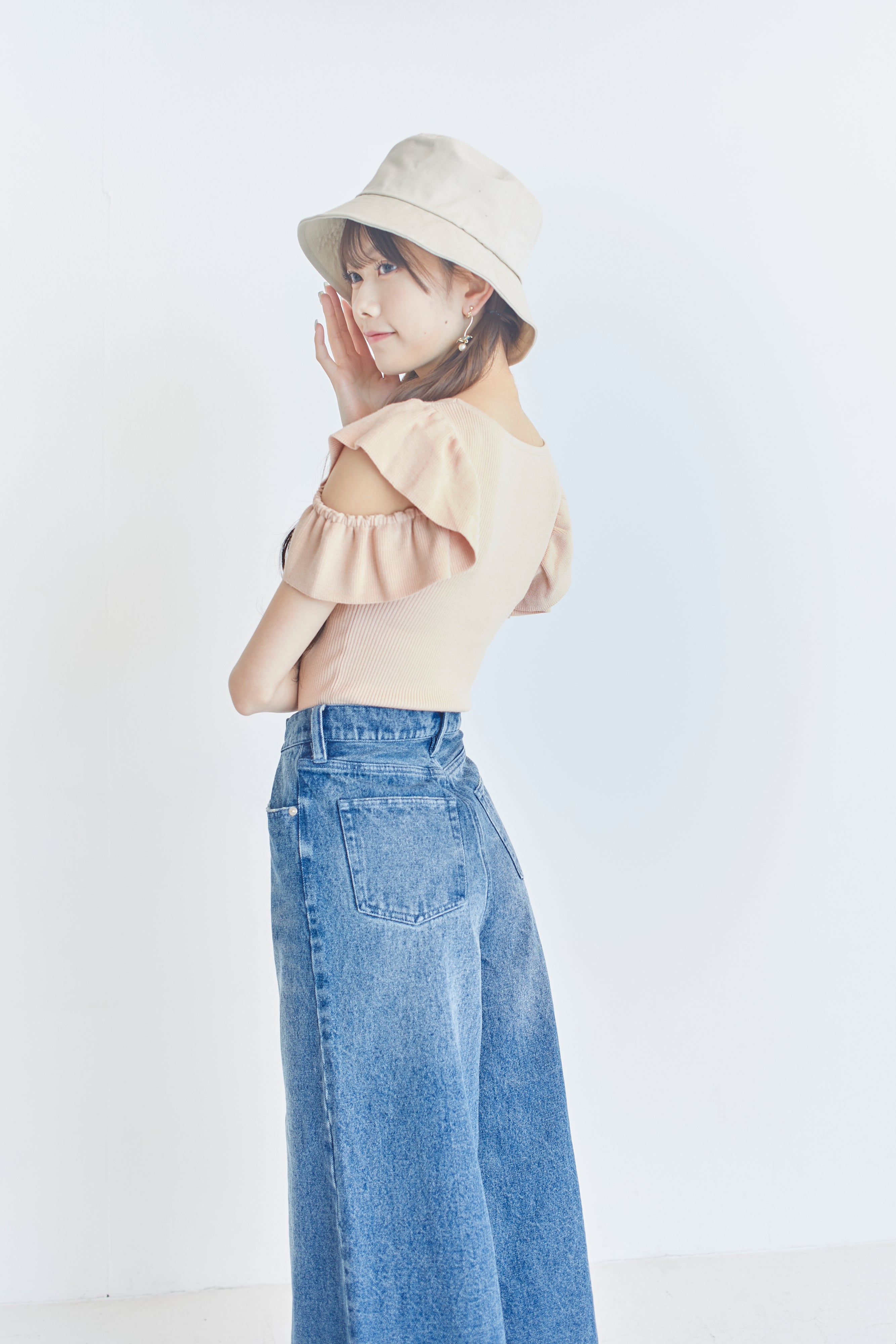 オープンショルダーフレア袖ニット