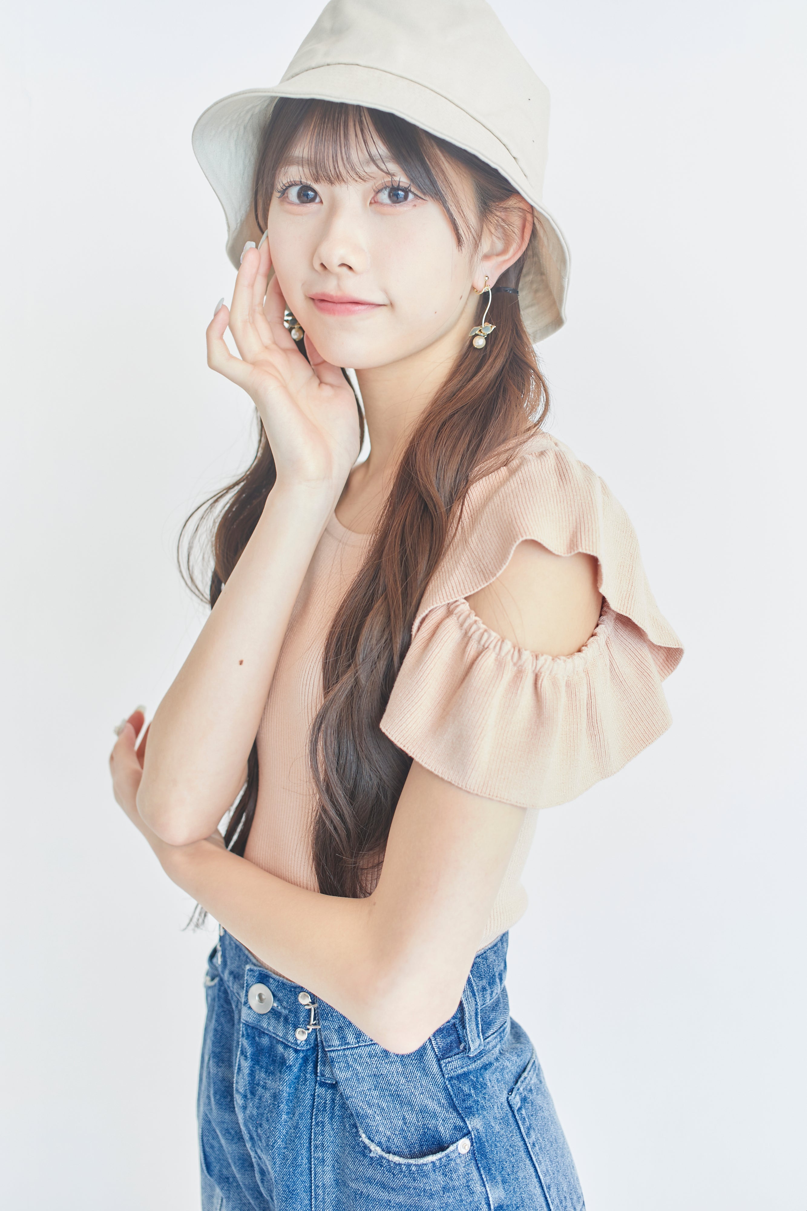 オープンショルダーフレア袖ニット