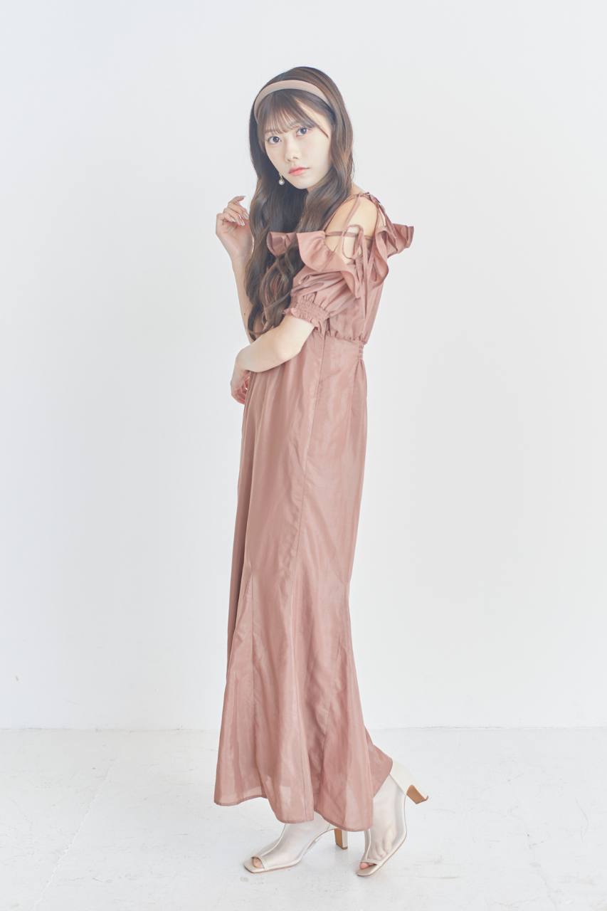 オフショルダーフィットフレアワンピース