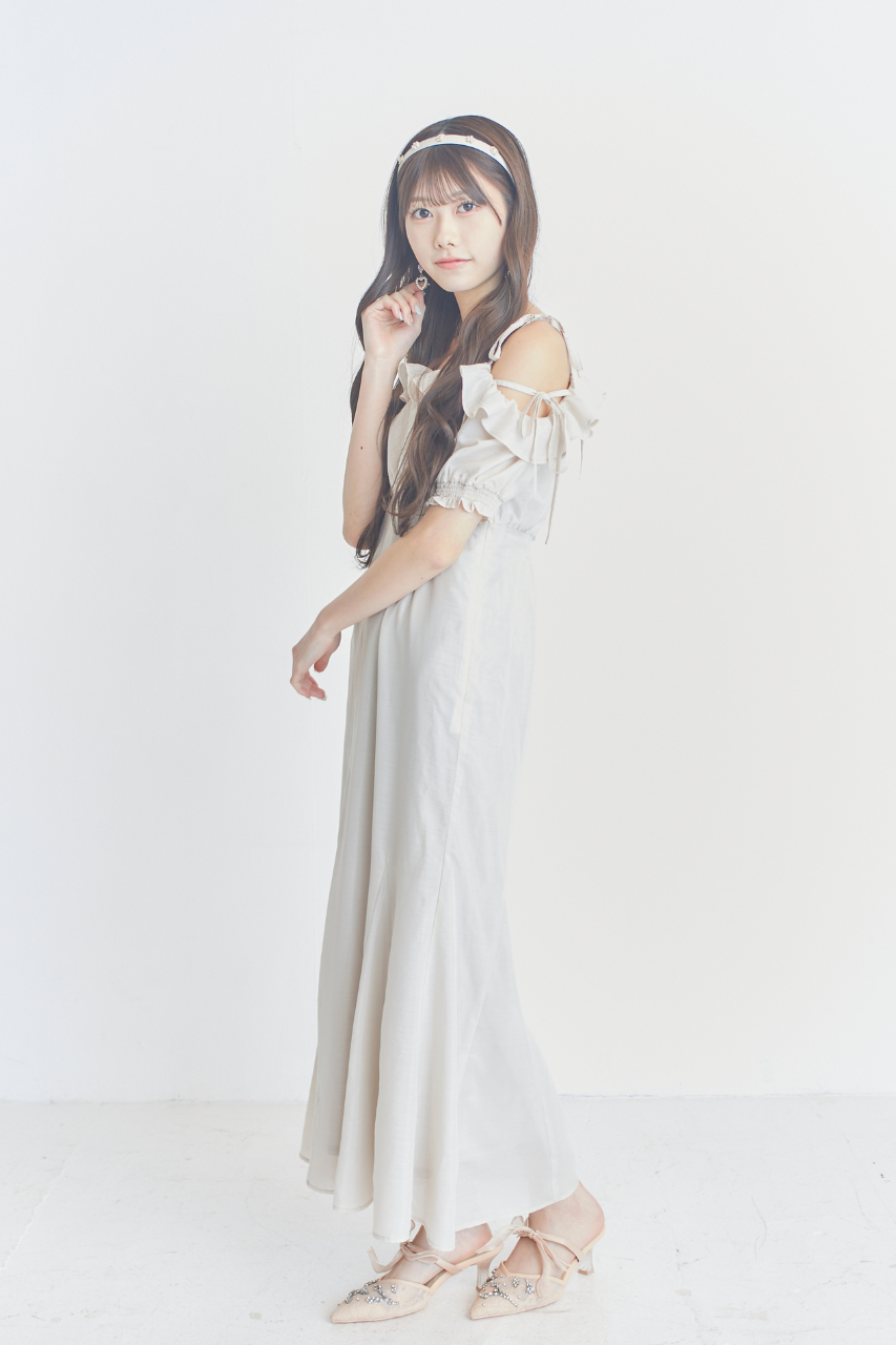 オフショルダーフィットフレアワンピース