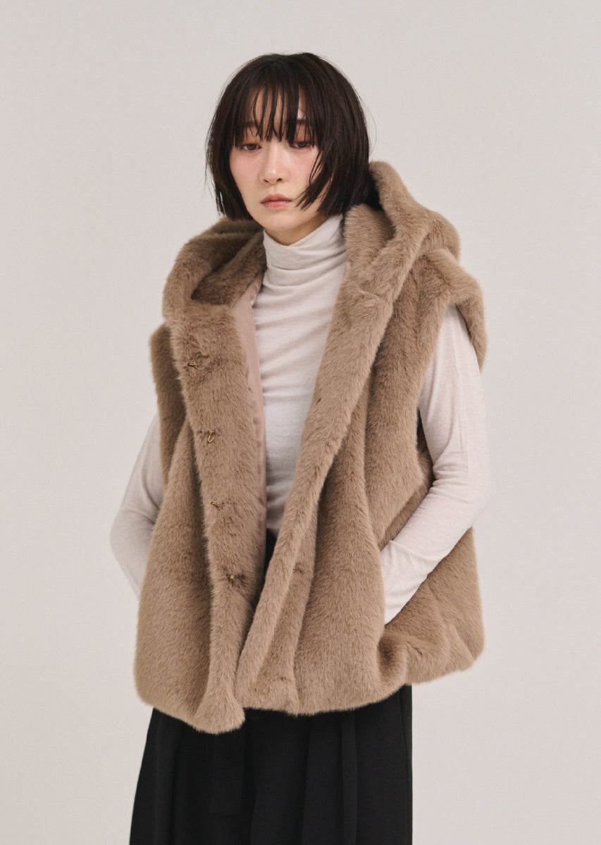 フェイクファーベスト