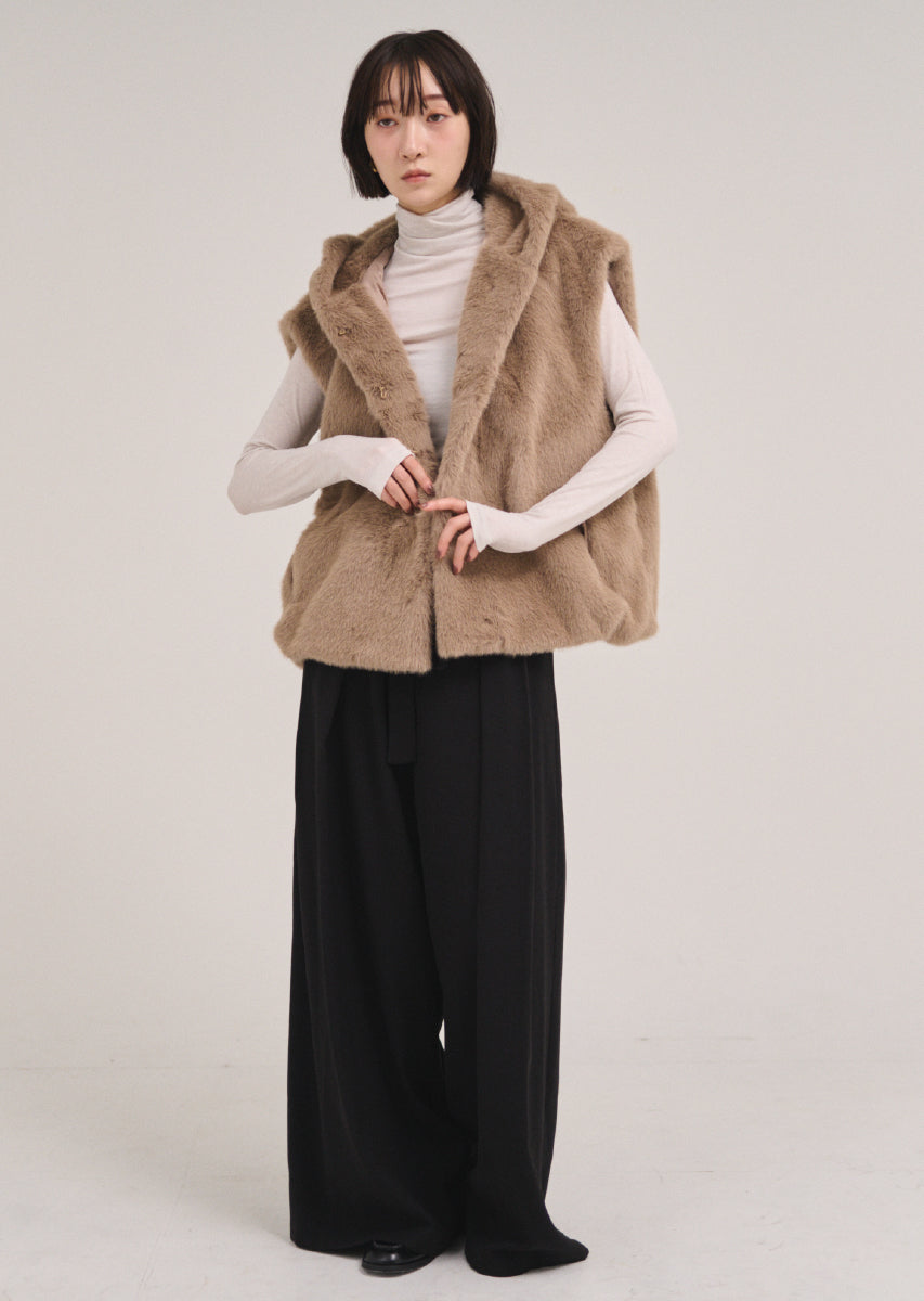 フェイクファーベスト