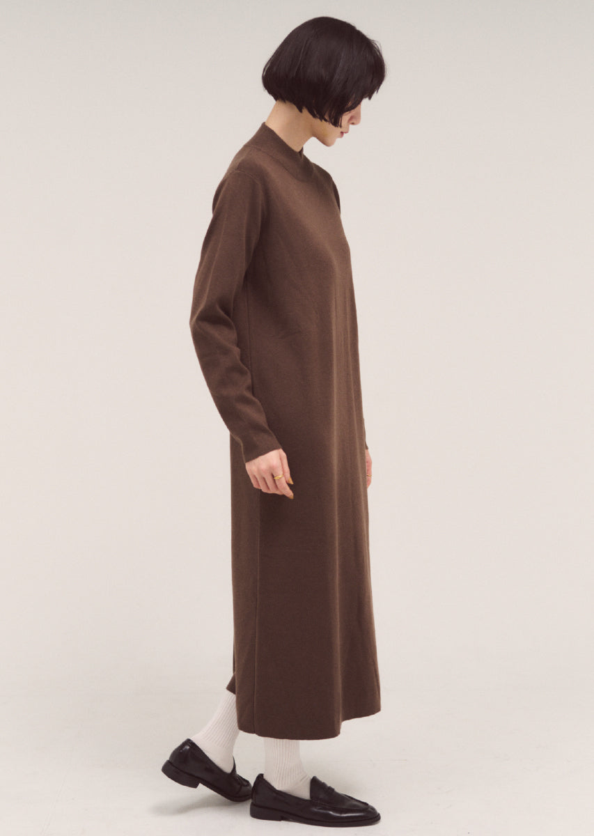スタンドネックロングワンピース