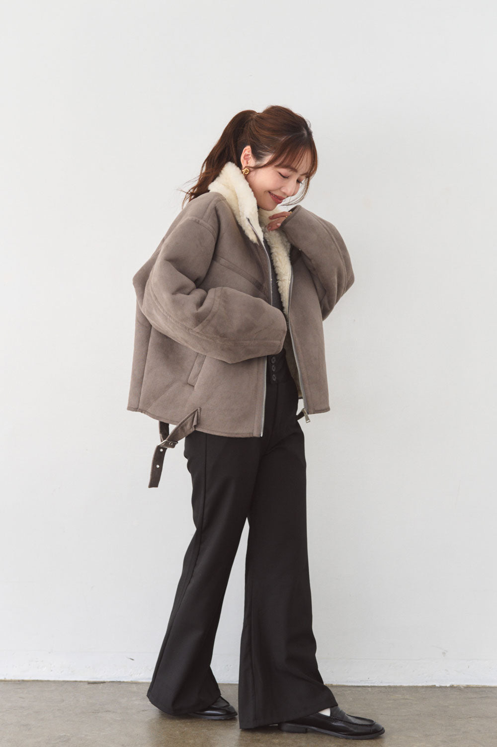 ハイウエストセミフレアパンツ
