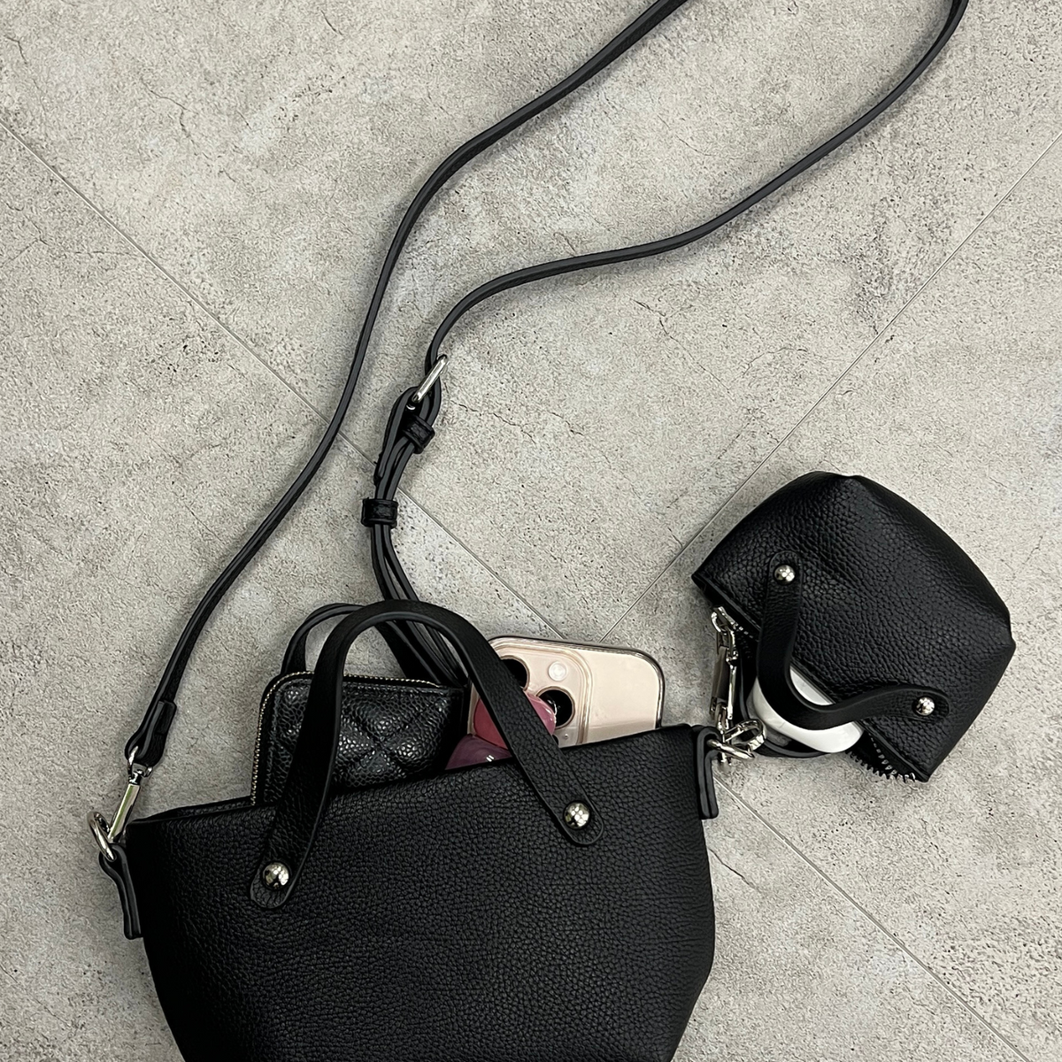 ミニポーチ付きショルダーバッグ