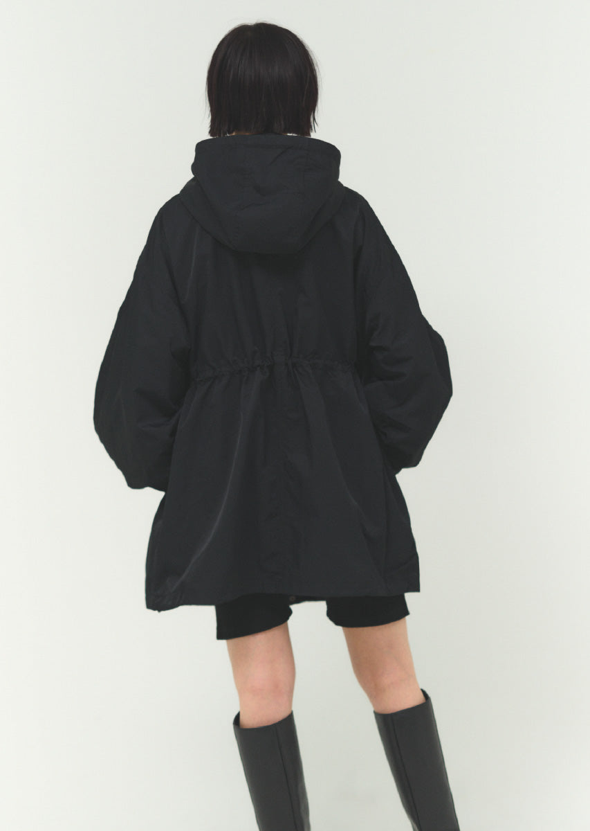 ナイロンミディマウンテンパーカー