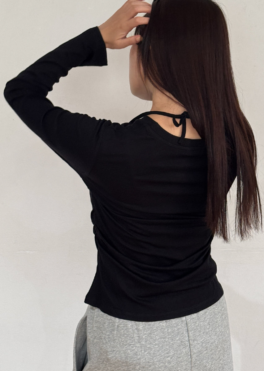 ホルターネックトップス