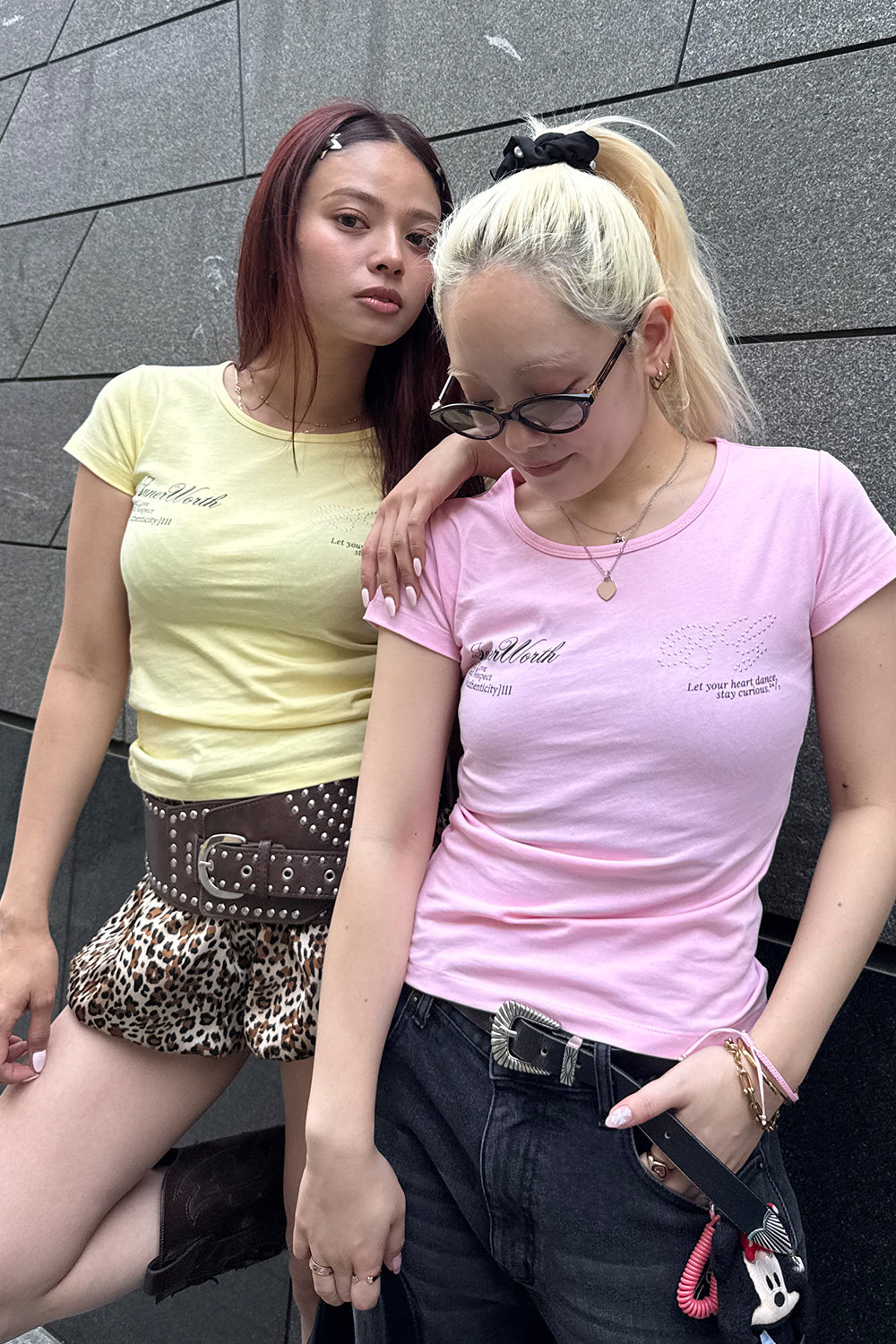 STUDS BG LOGO TEE