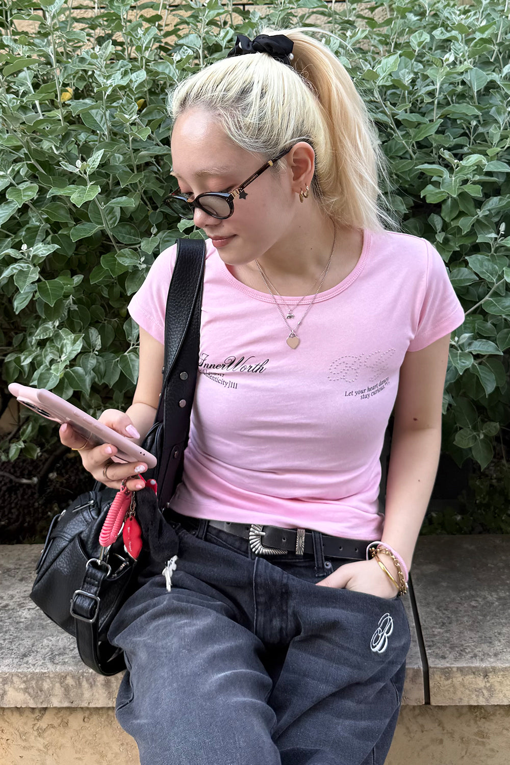 STUDS BG LOGO TEE