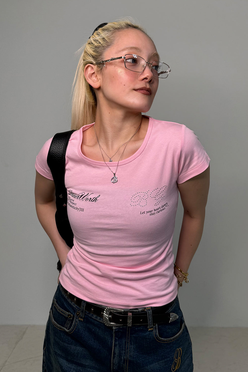 STUDS BG LOGO TEE