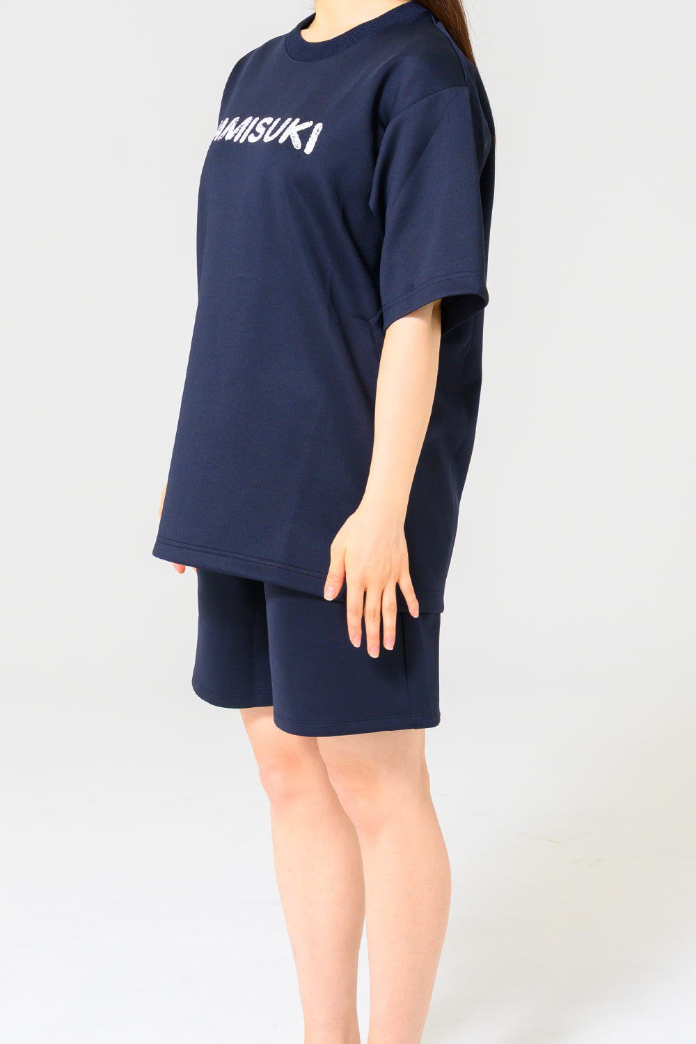 BASIC CREW NECK TEE