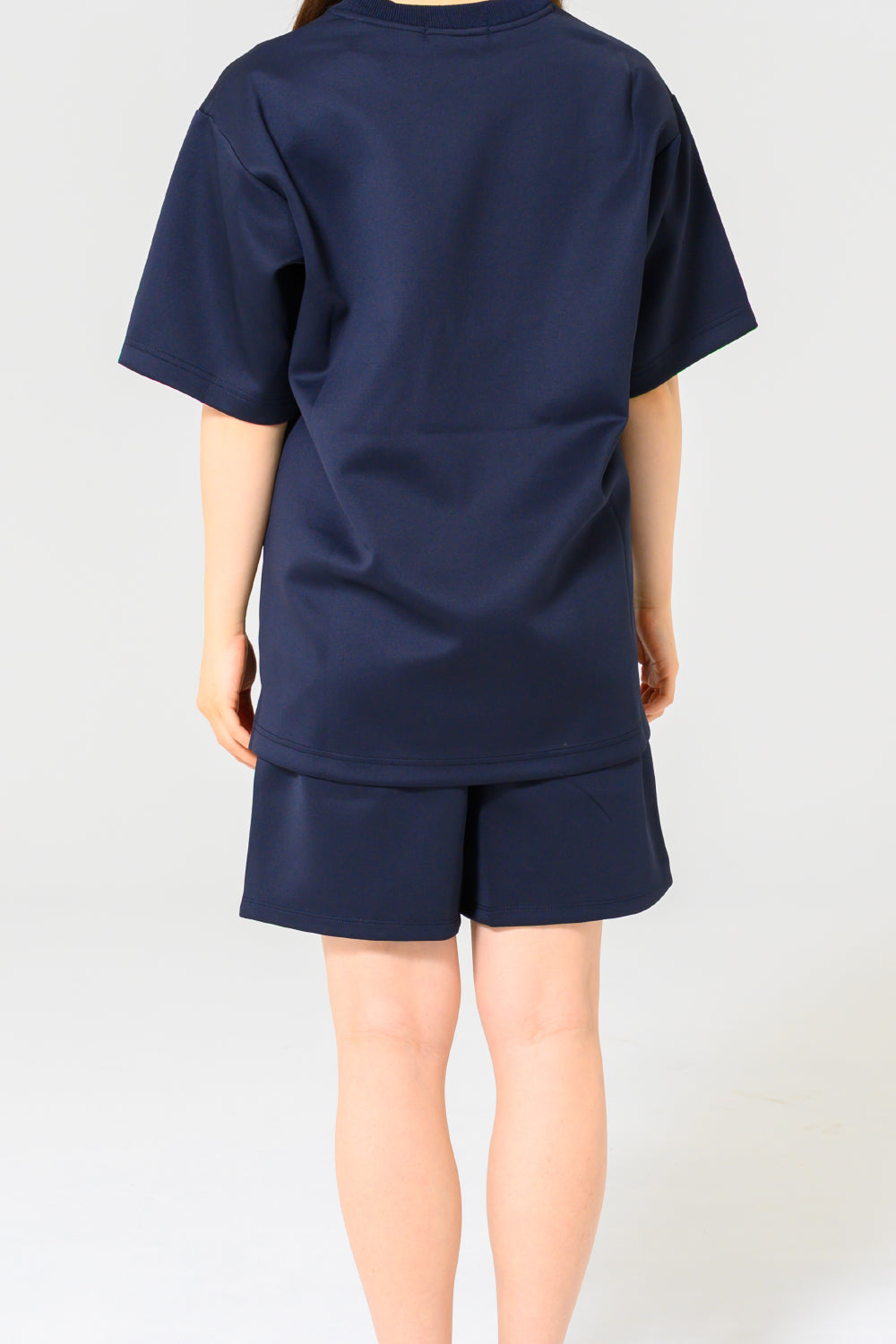 BASIC CREW NECK TEE