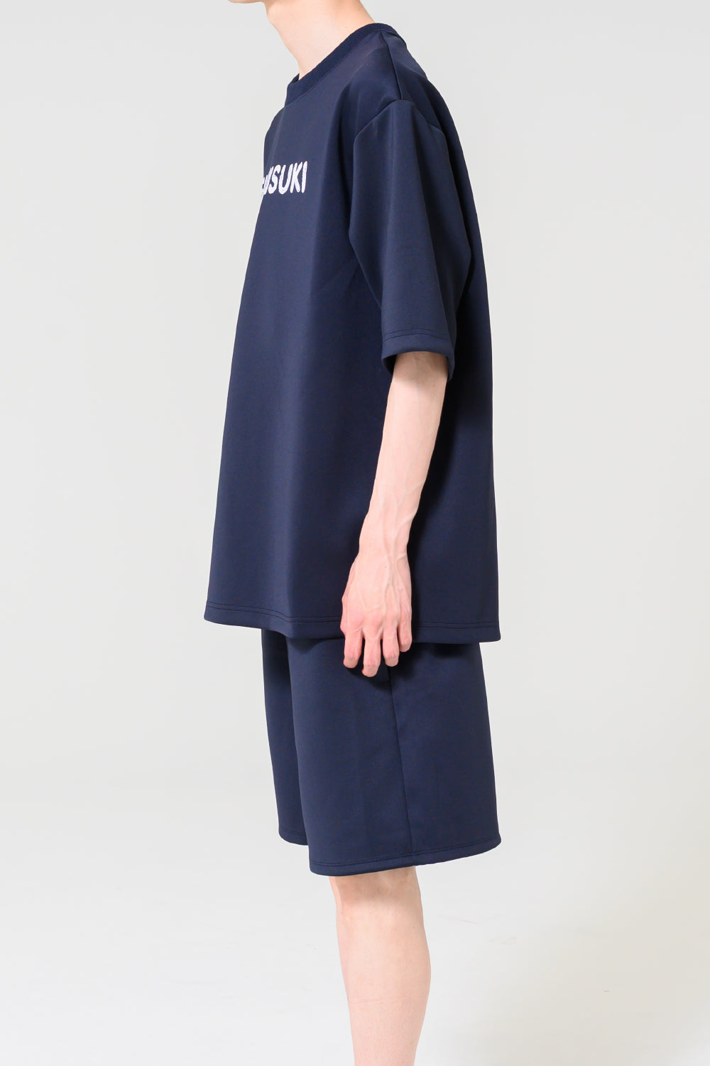 BASIC CREW NECK TEE