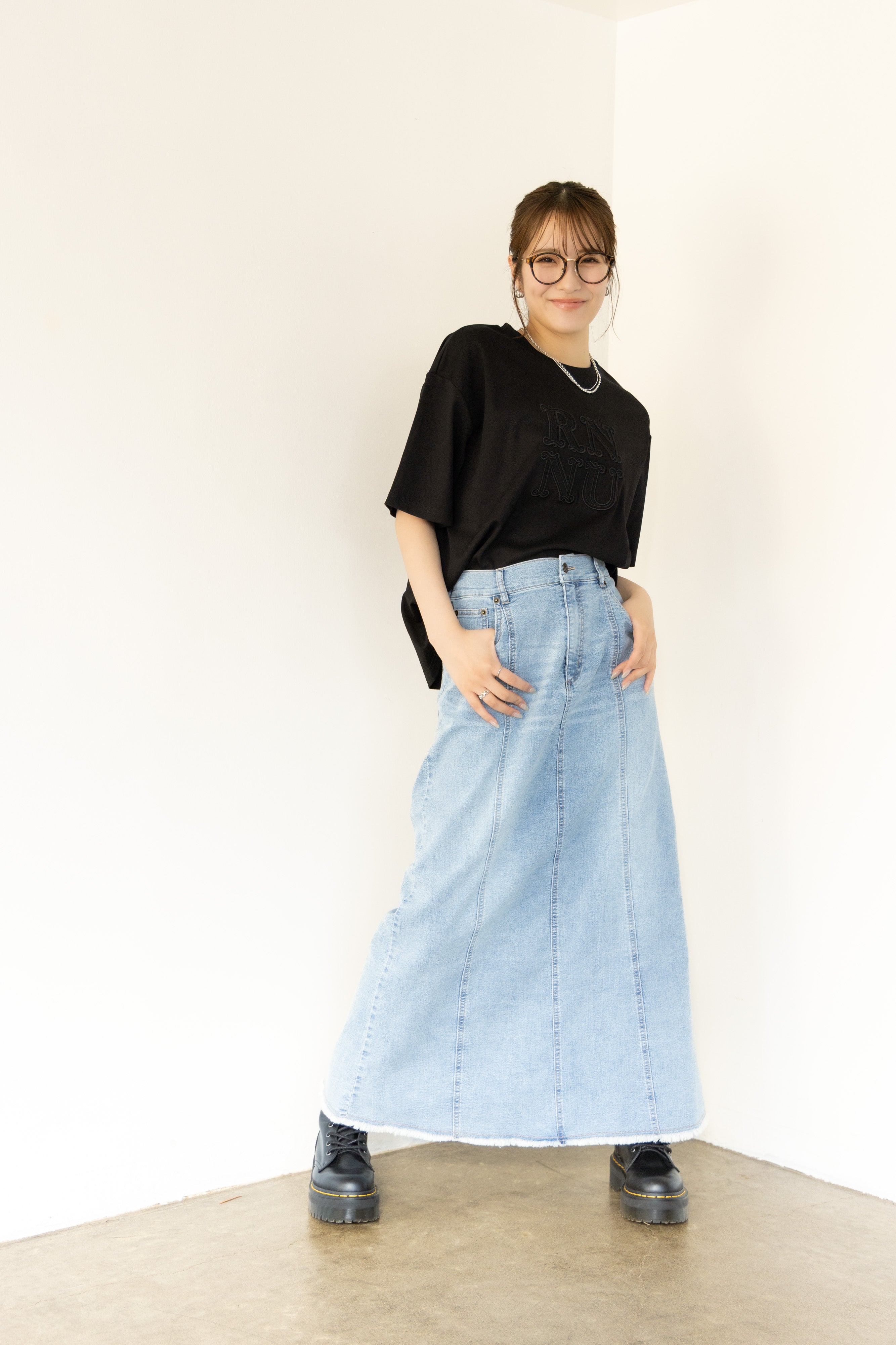 RN刺繍ロゴTシャツ