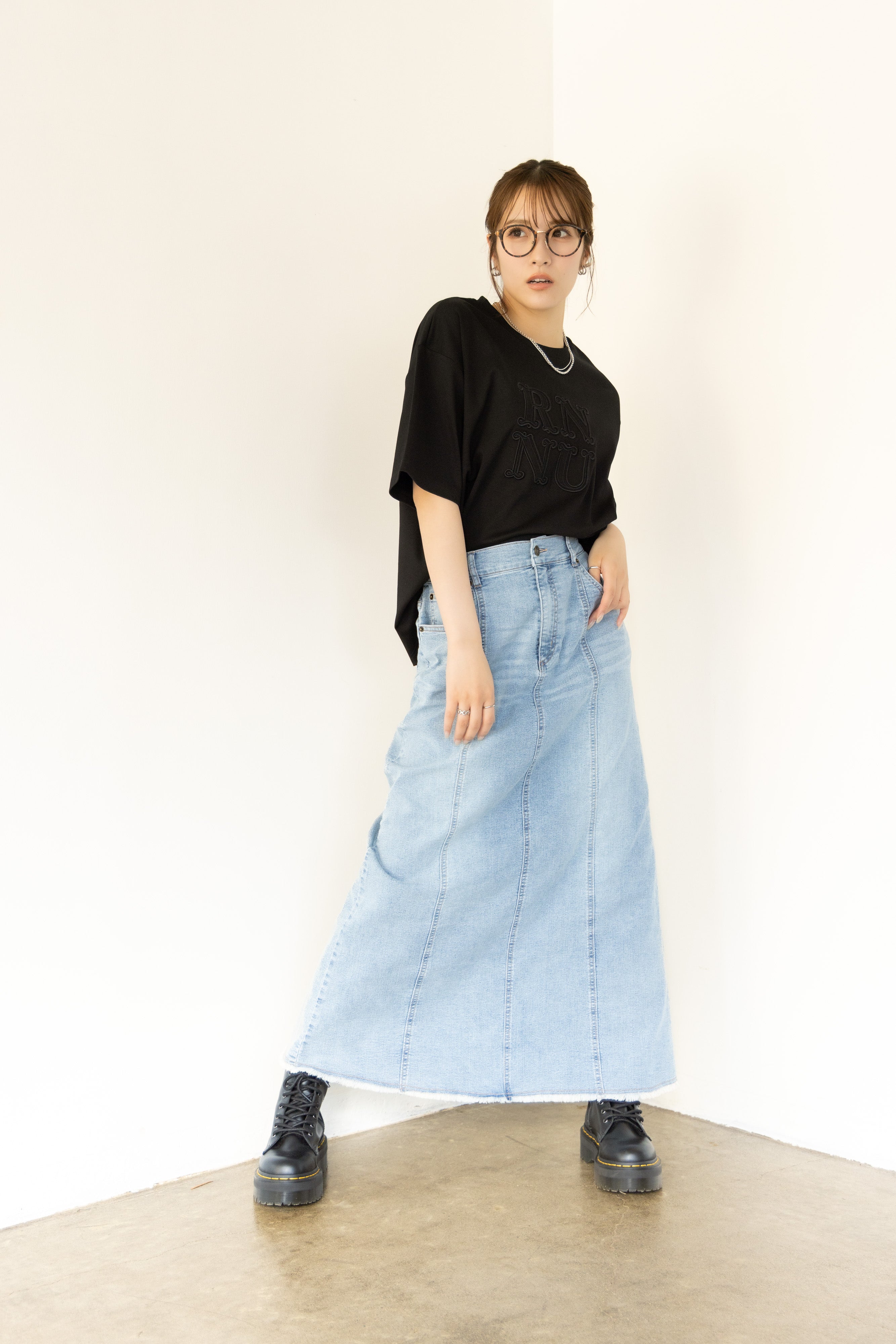 RN刺繍ロゴTシャツ