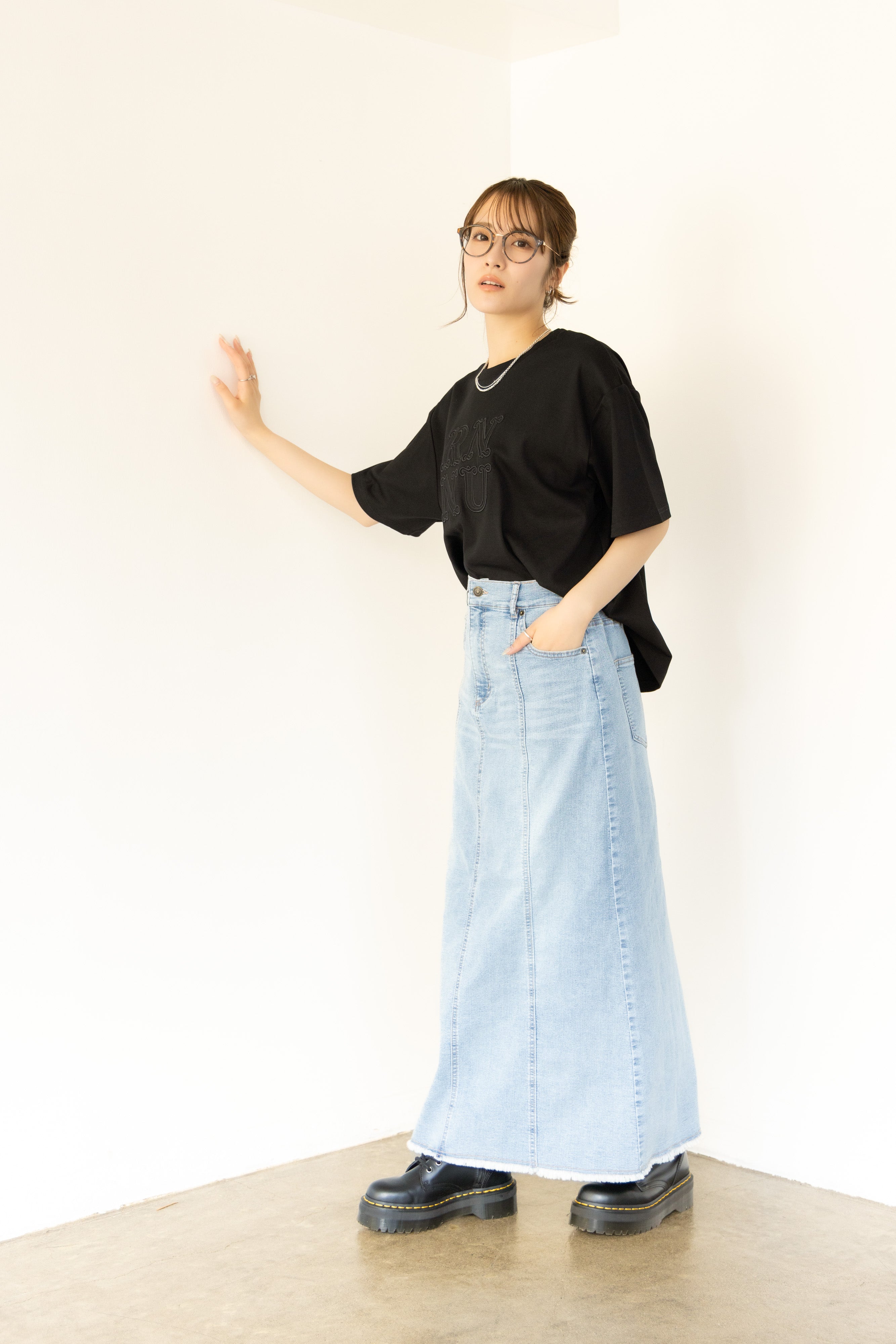 RN刺繍ロゴTシャツ