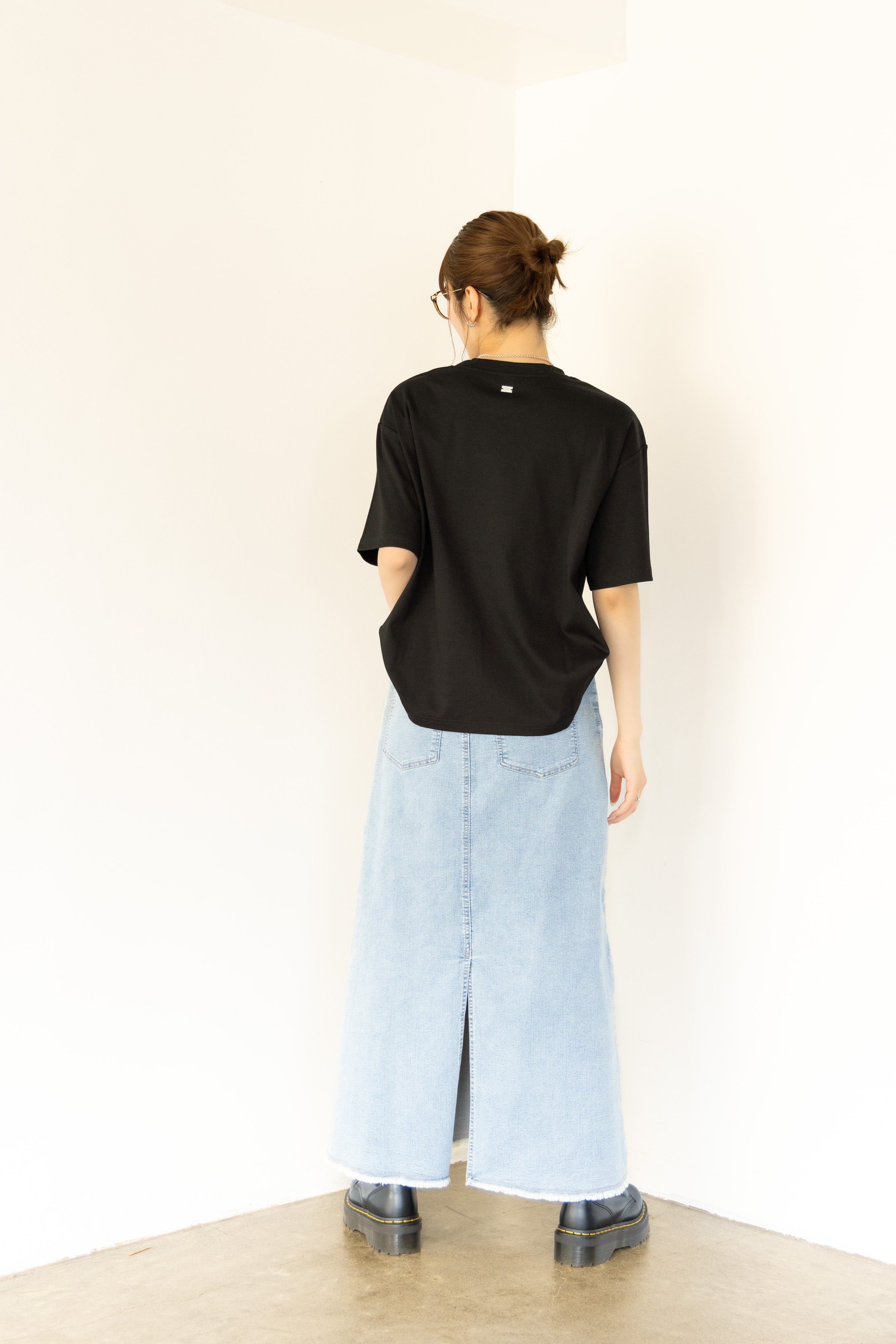 RN刺繍ロゴTシャツ