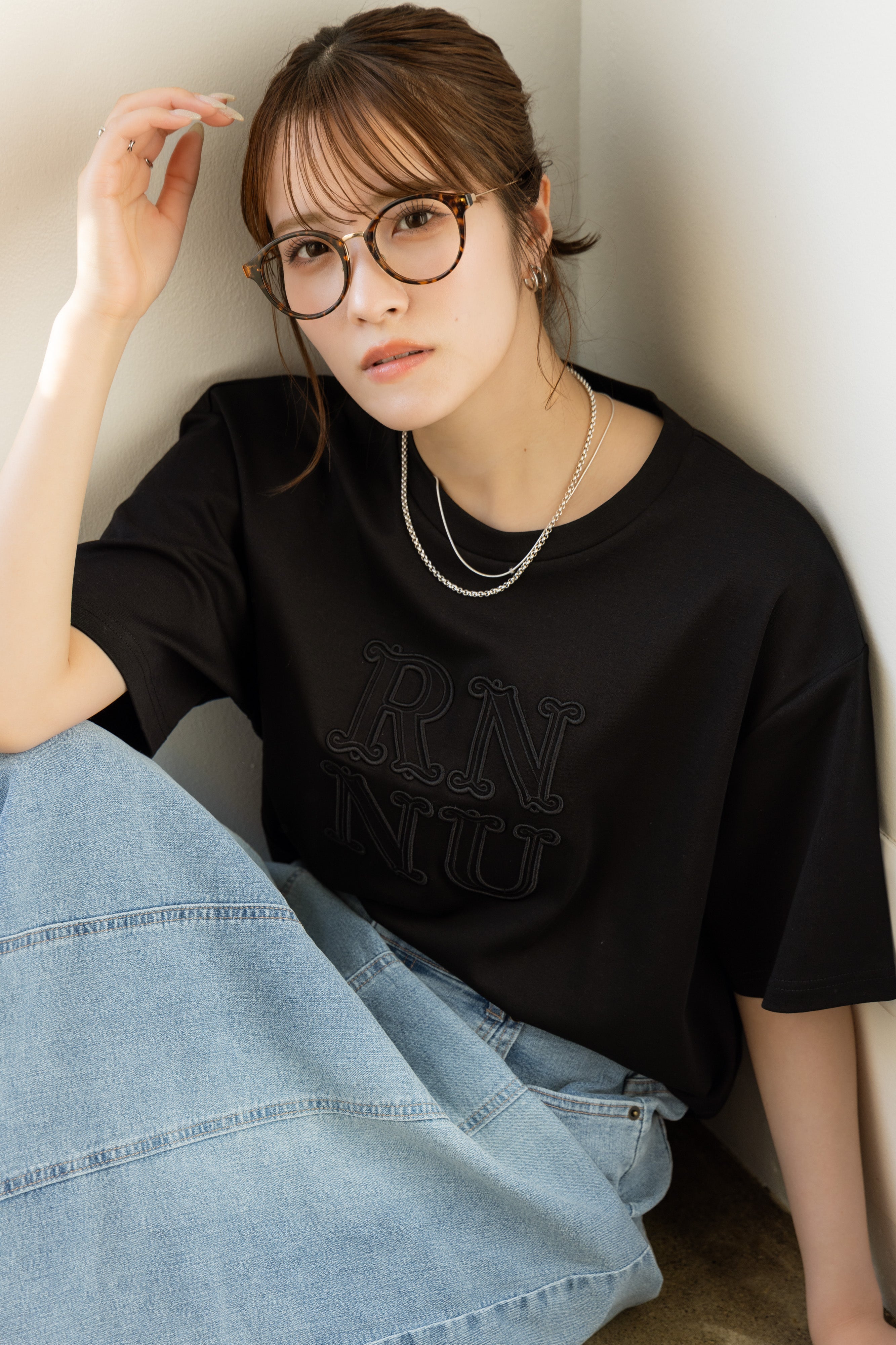 RN刺繍ロゴTシャツ