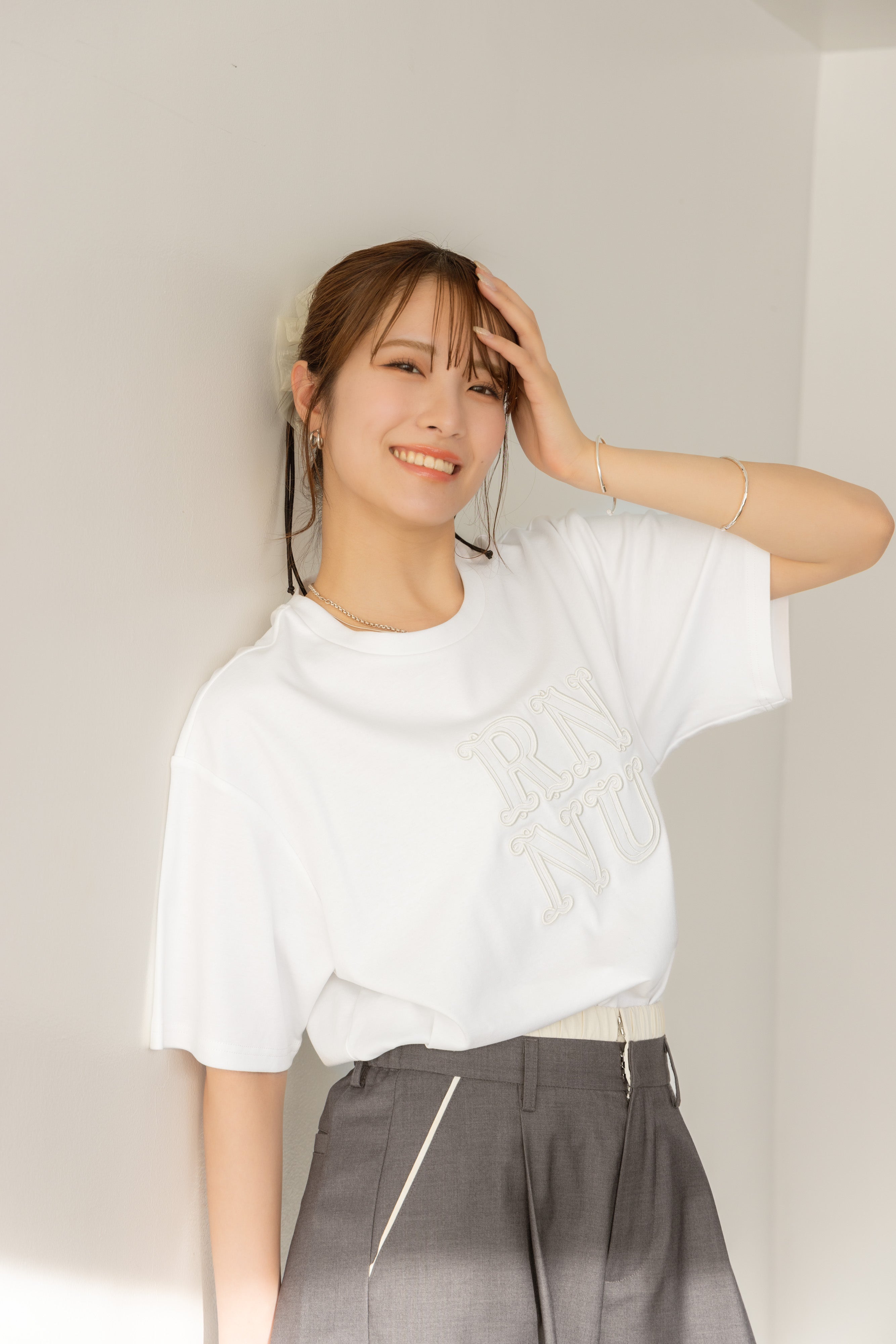 RN刺繍ロゴTシャツ