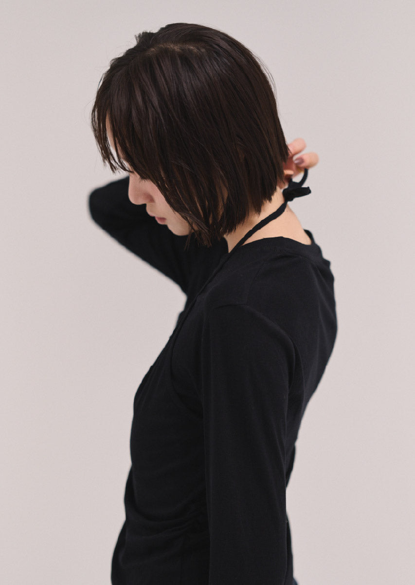 ホルターネックトップス