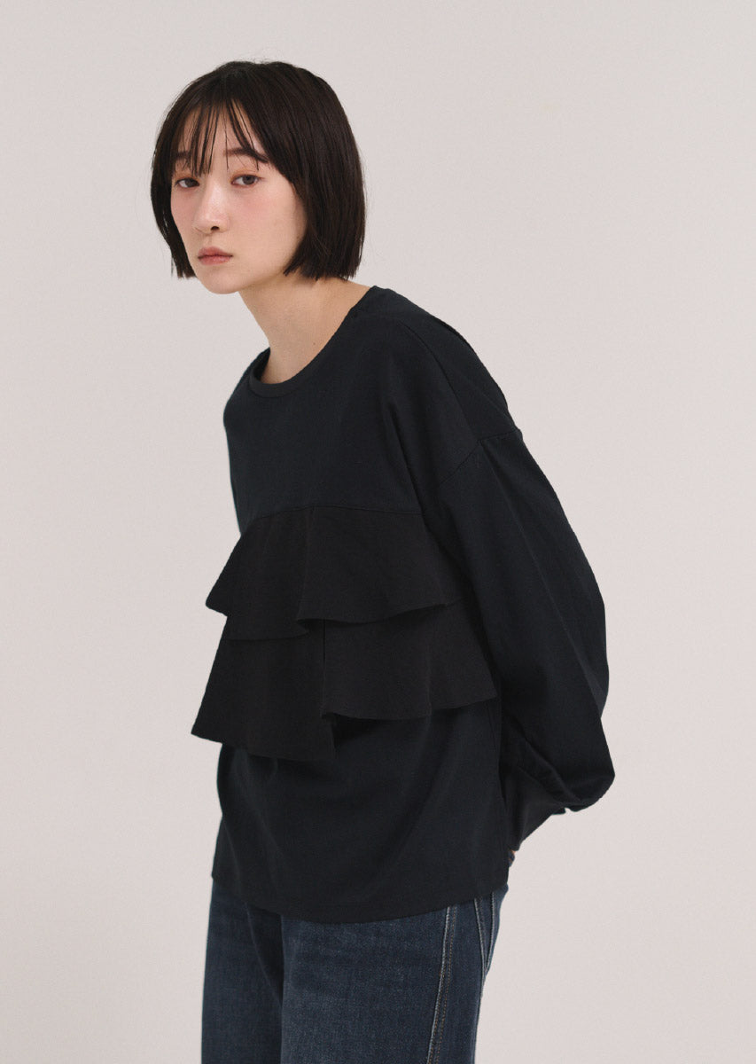 フリルコンシャスデザイントップス