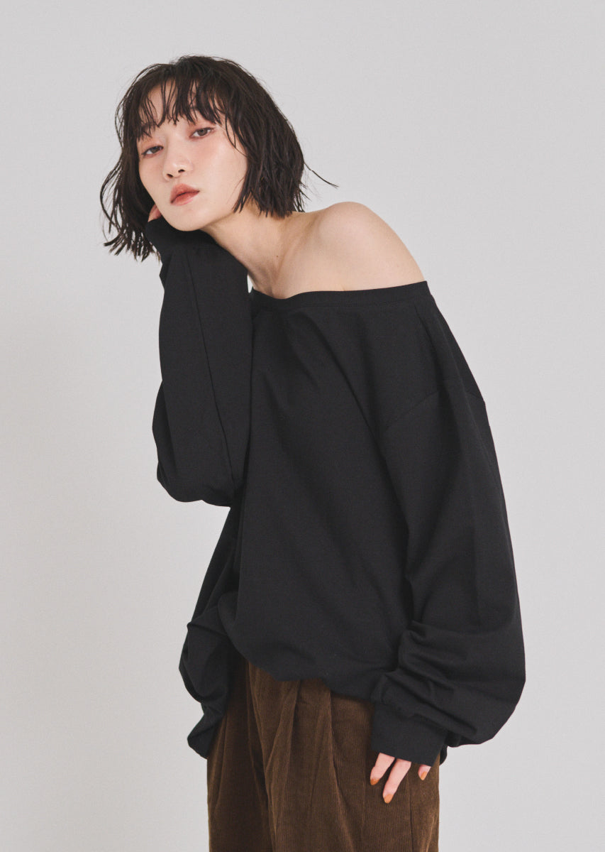 カットオフショルトップス