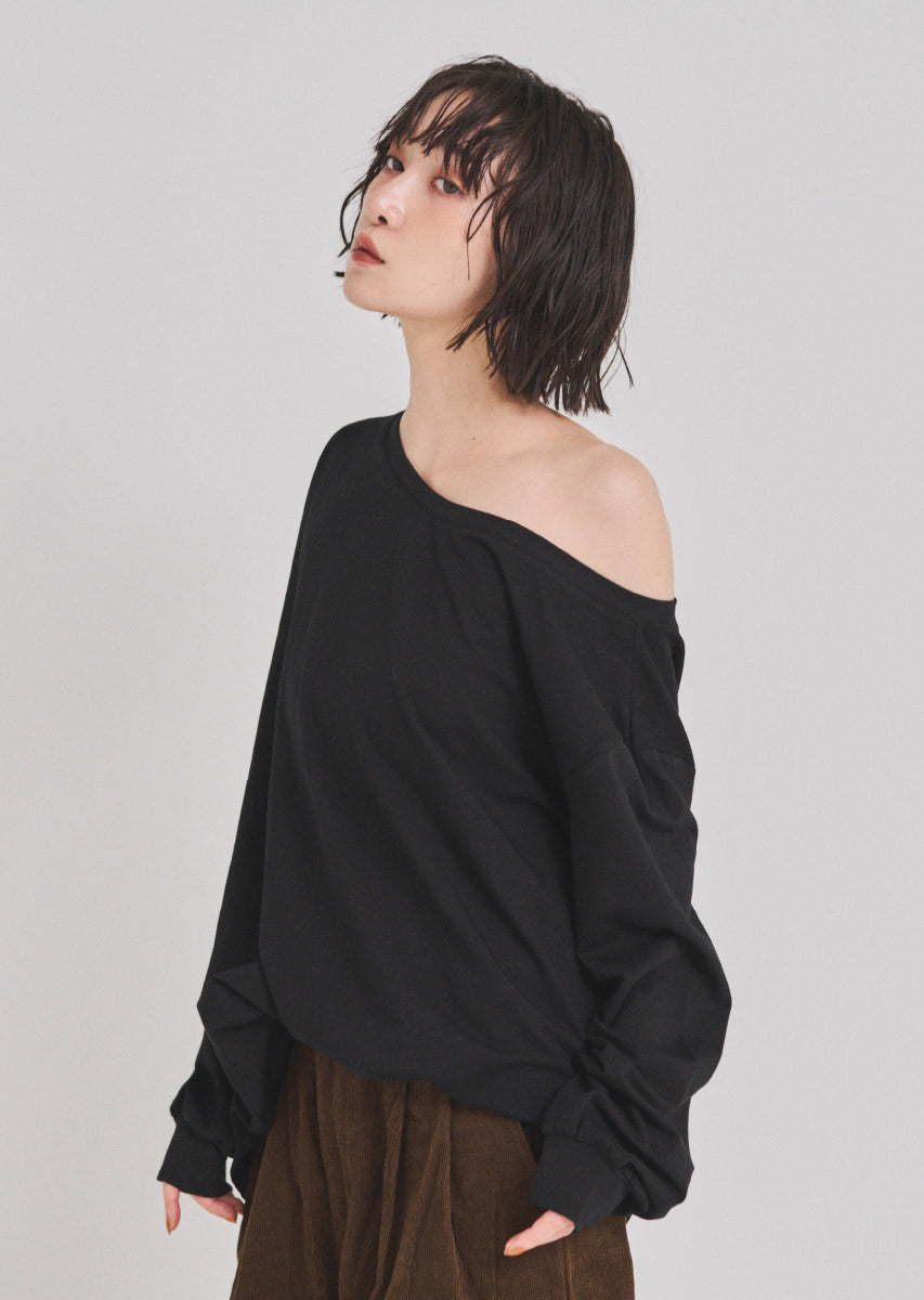 カットオフショルトップス