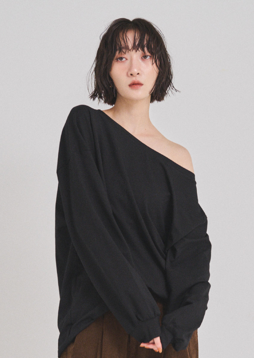 カットオフショルトップス