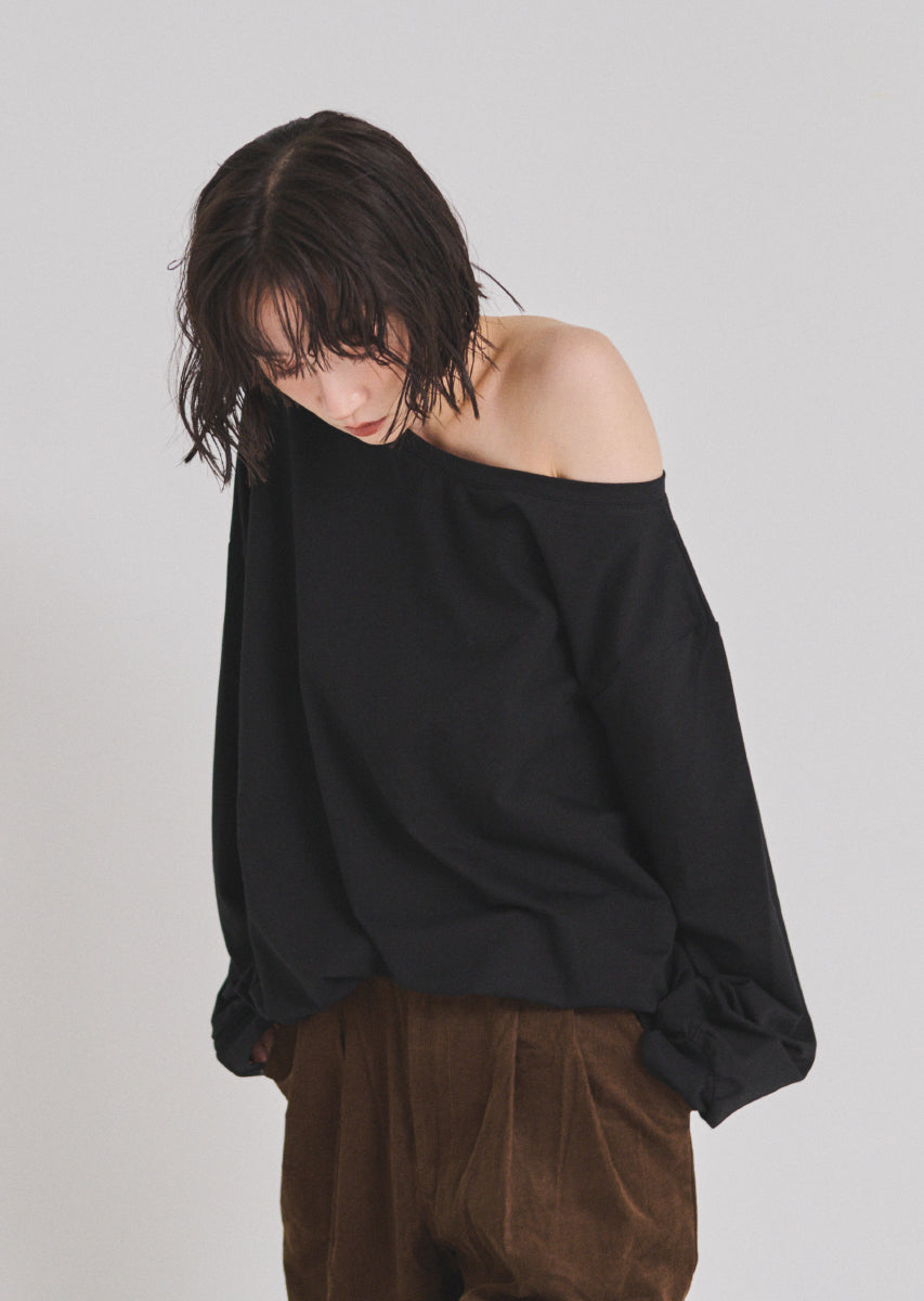 カットオフショルトップス