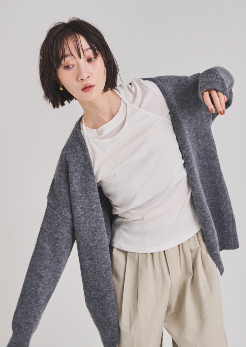 ホルターネックトップス