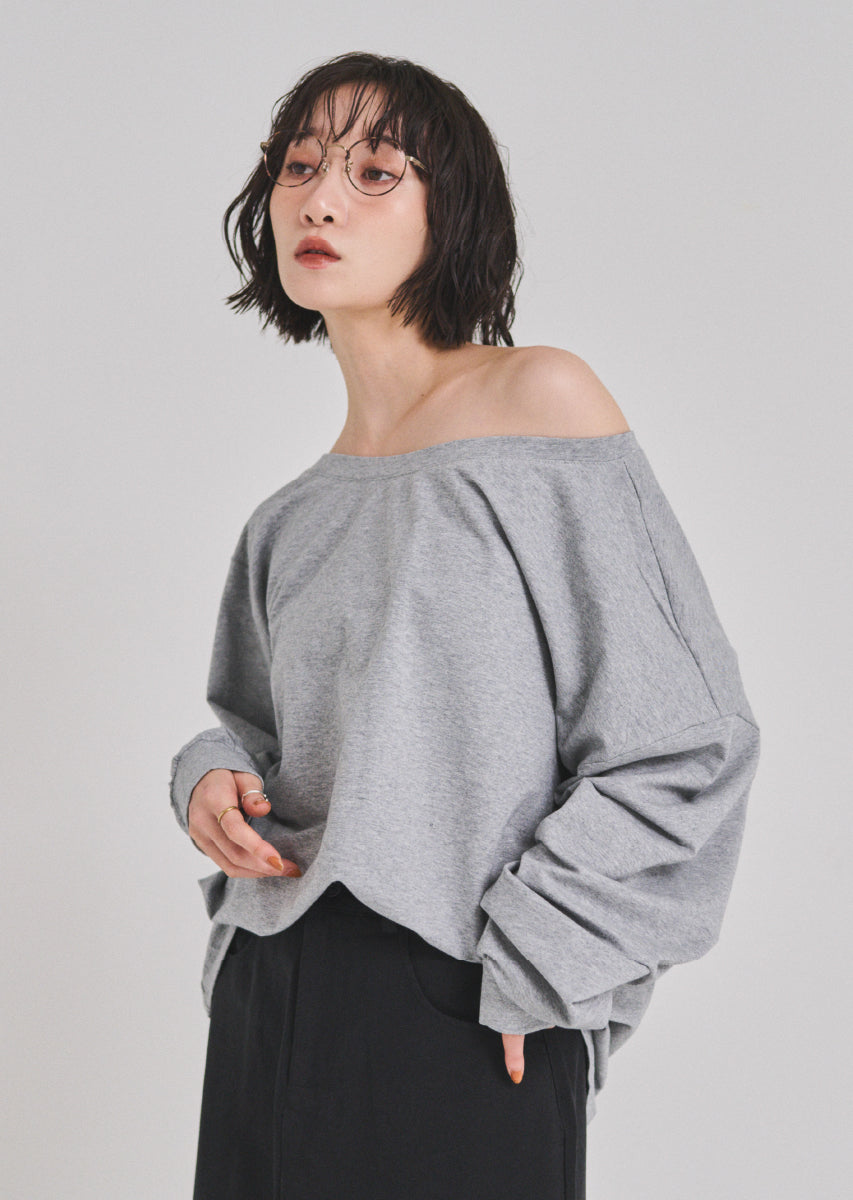 カットオフショルトップス