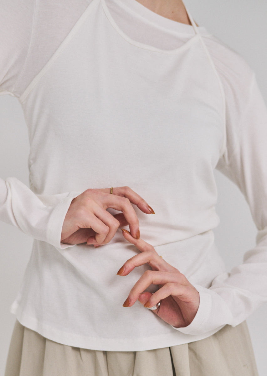 ホルターネックトップス