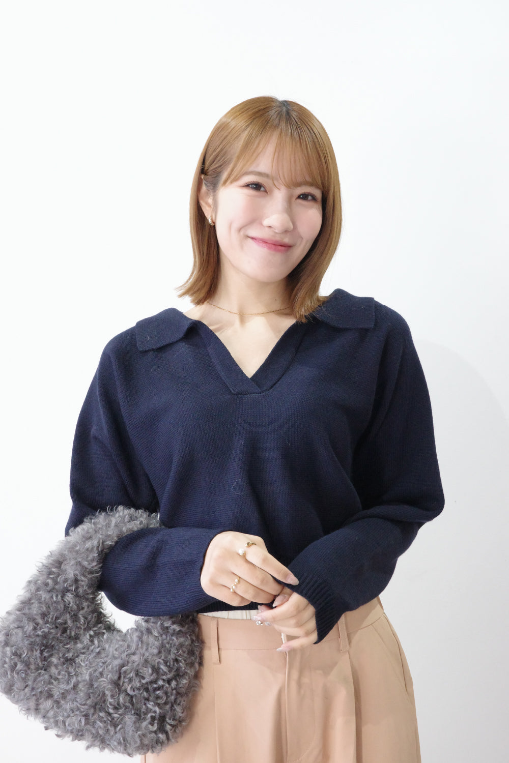 オープンカラーニット