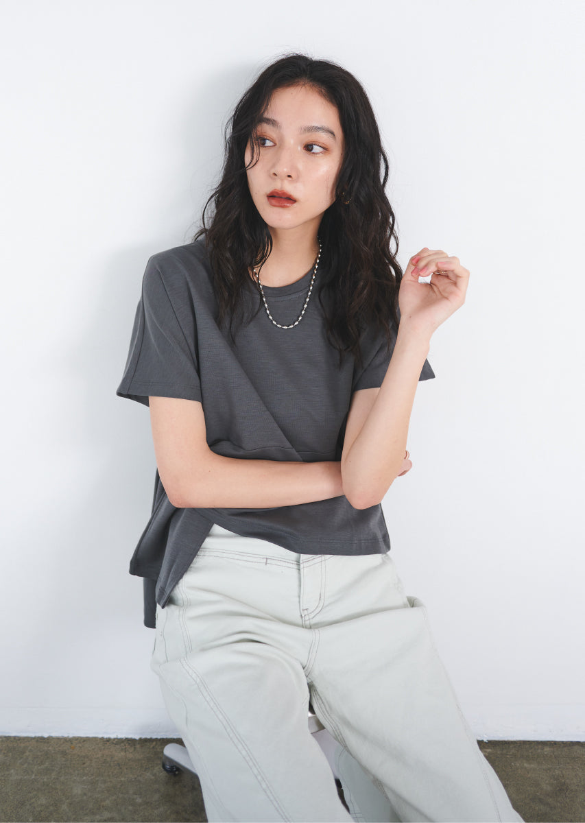 ツイストデザインTシャツ
