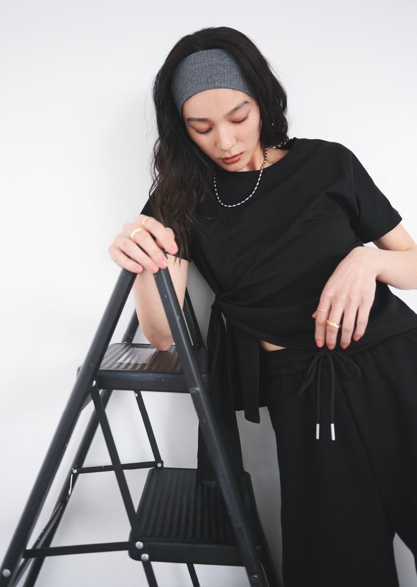 ツイストデザインTシャツ
